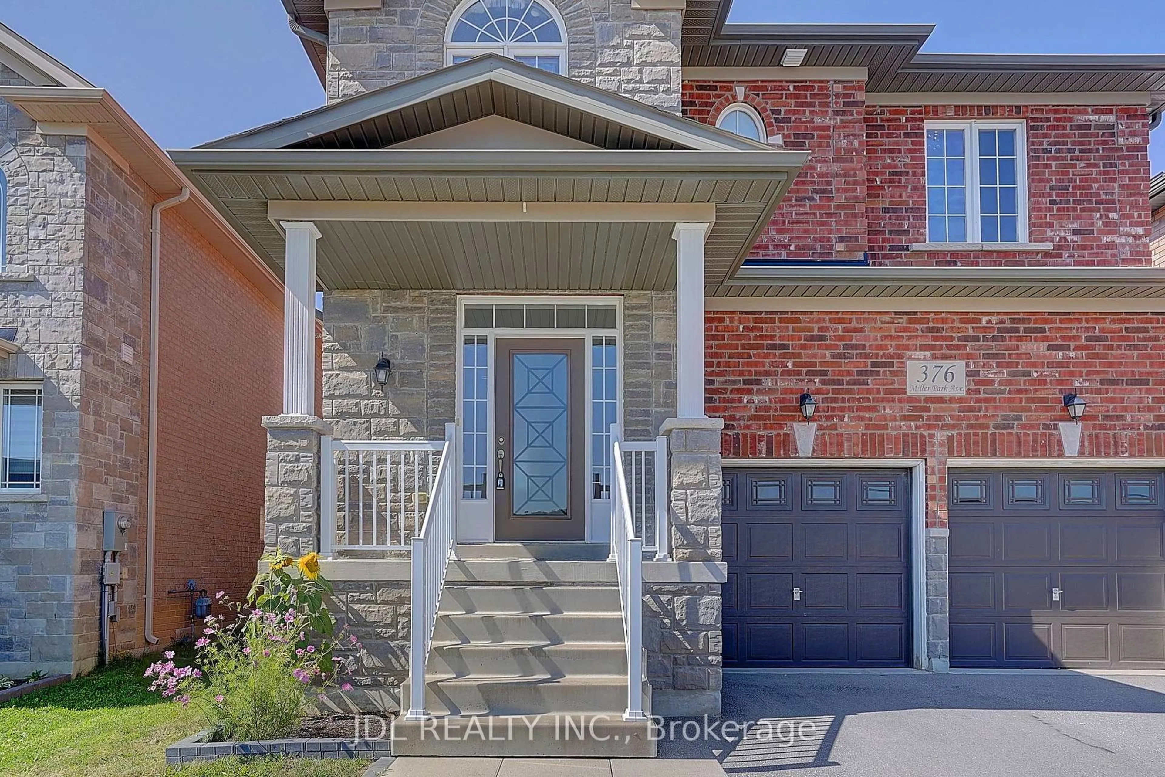 Home with brick exterior material, street for 376 Miller Park Ave, Bradford West Gwillimbury Ontario L3Z 3J2