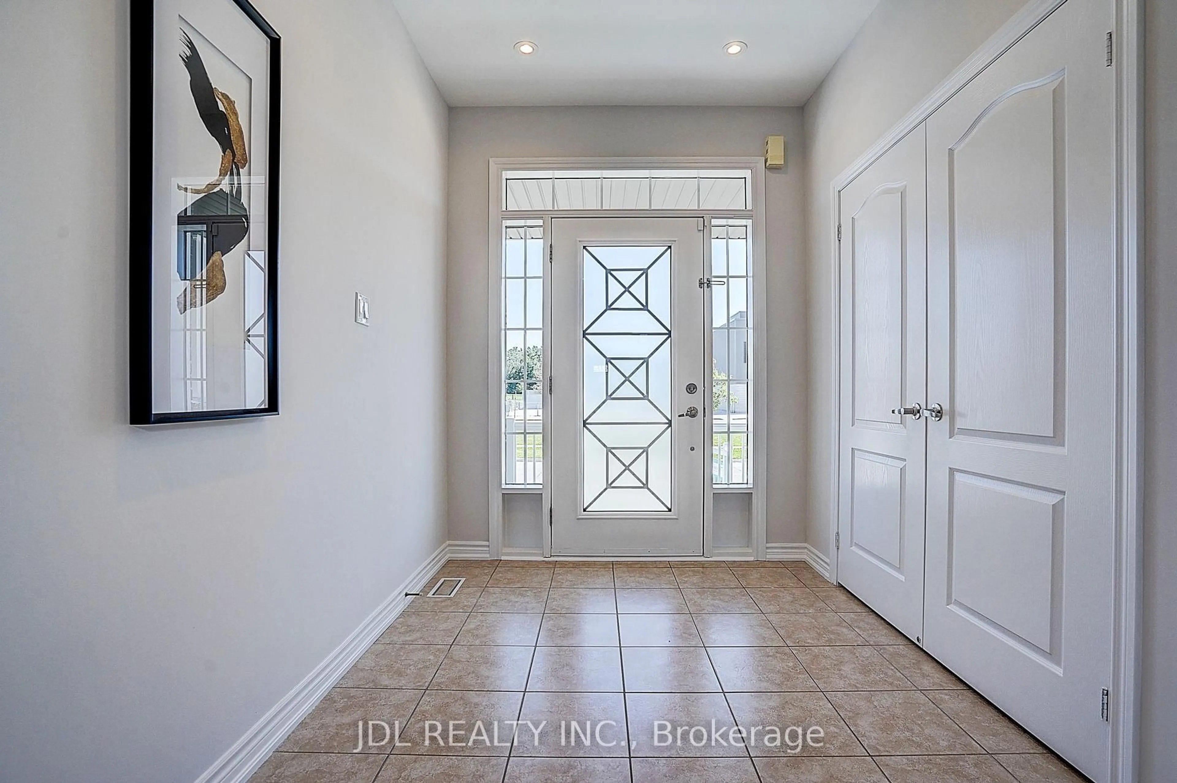 Indoor entryway for 376 Miller Park Ave, Bradford West Gwillimbury Ontario L3Z 3J2