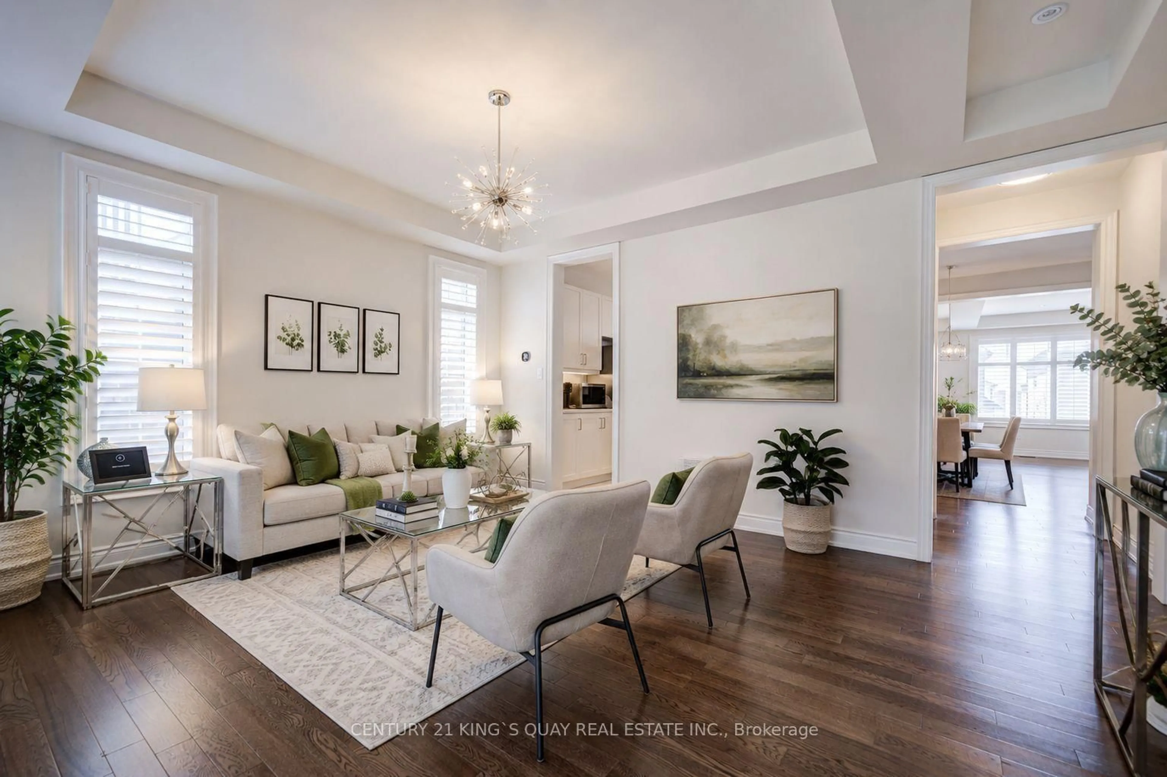 Living room with furniture, wood/laminate floor for 22 Carriage Shop Bend, East Gwillimbury Ontario L9N 0Y5