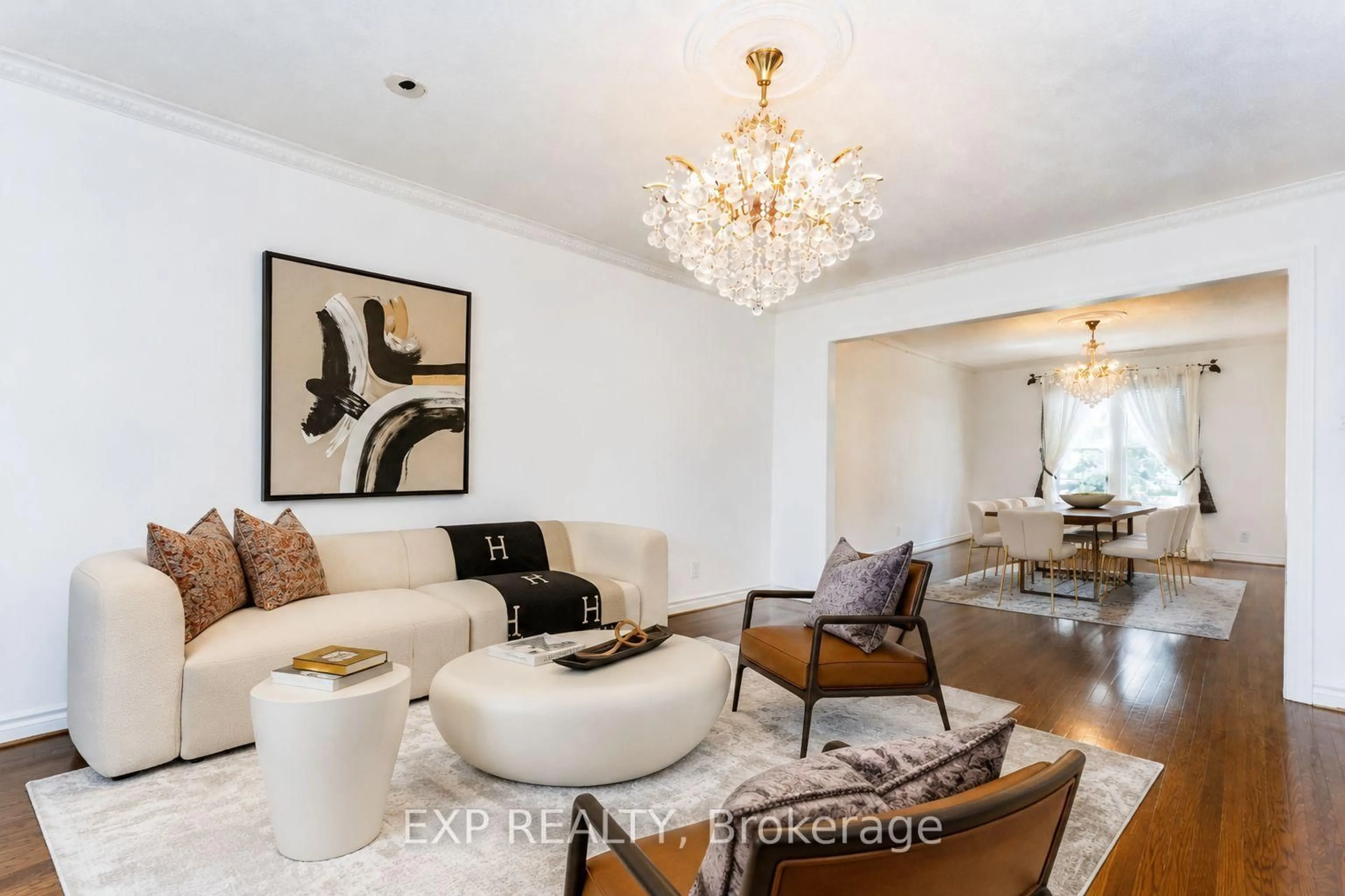 Living room with furniture, unknown for 5 Hyde Park Dr, Richmond Hill Ontario L4B 1V3