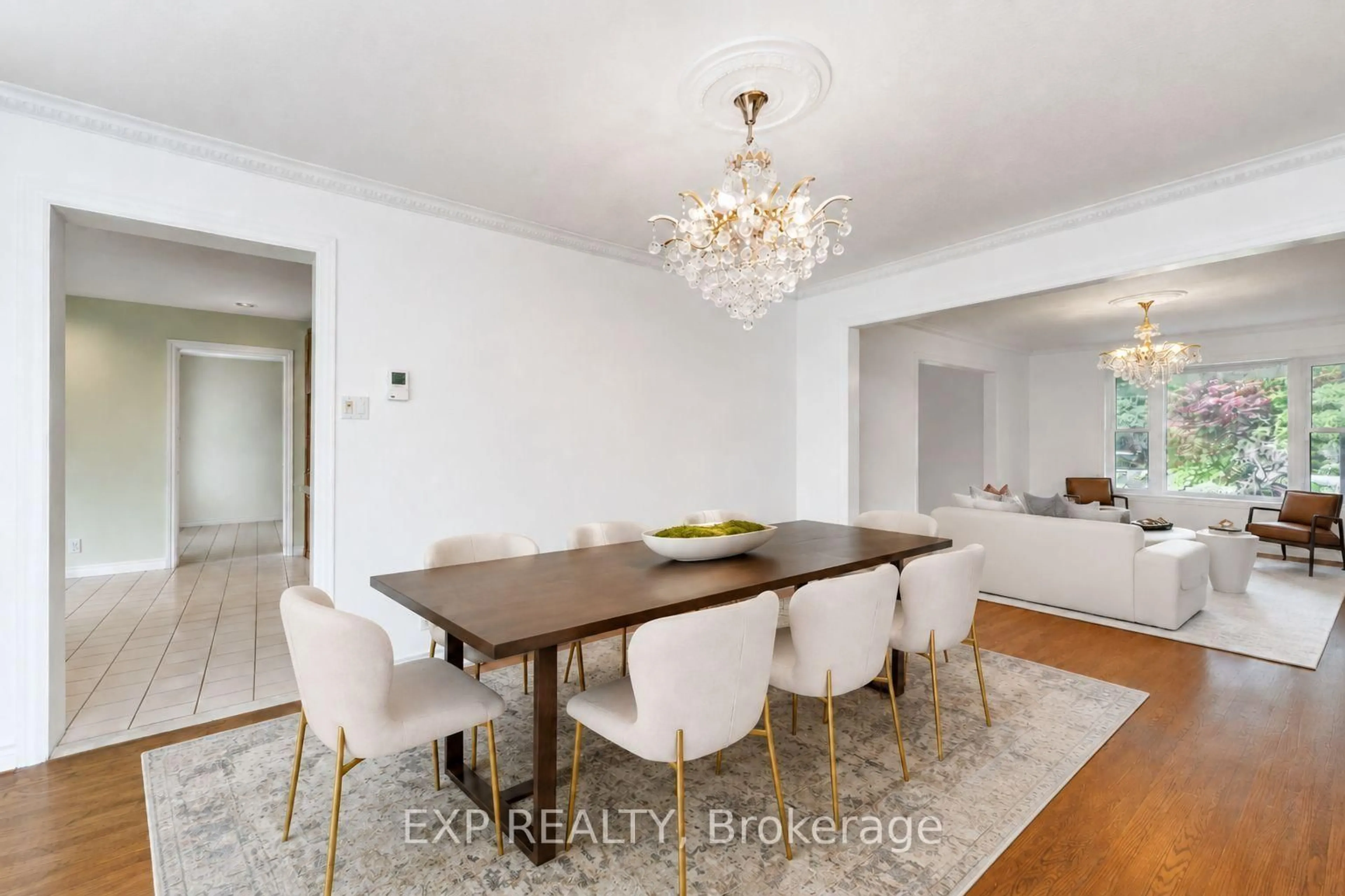 Dining room, wood/laminate floor for 5 Hyde Park Dr, Richmond Hill Ontario L4B 1V3
