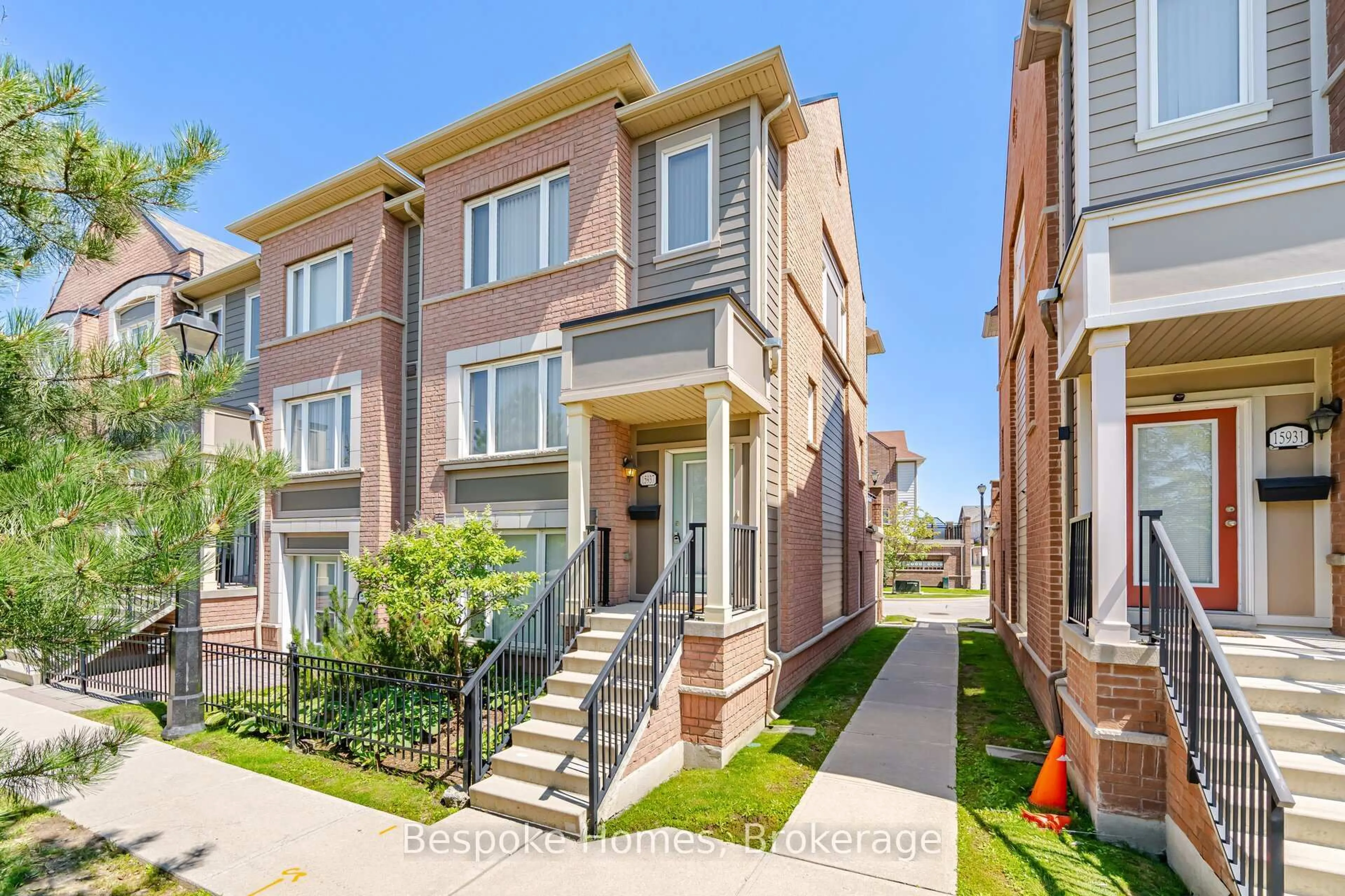 Home with brick exterior material, street for 15937 Bayview Ave, Aurora Ontario L4G 0S3