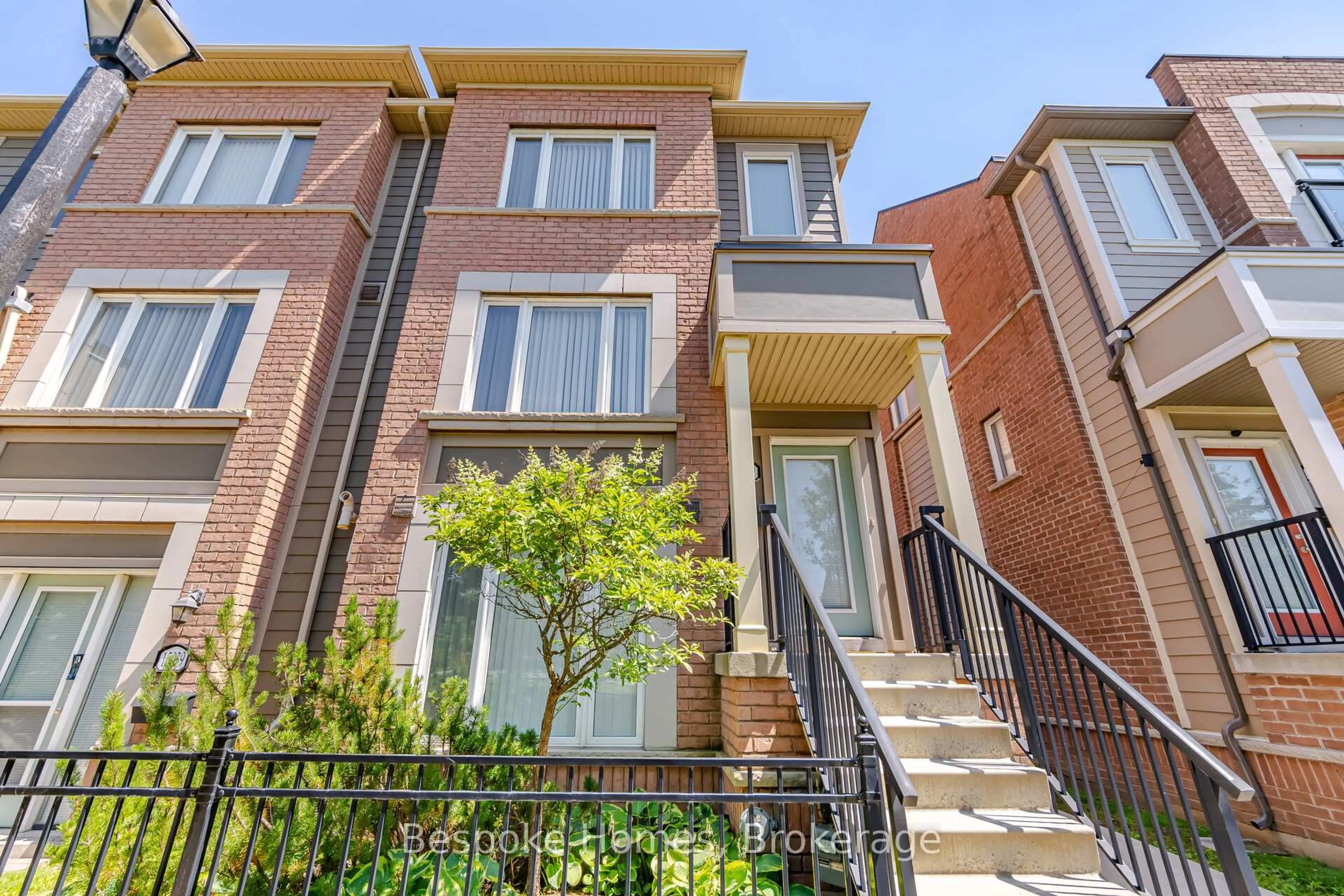 Home with brick exterior material, street for 15937 Bayview Ave, Aurora Ontario L4G 0S3