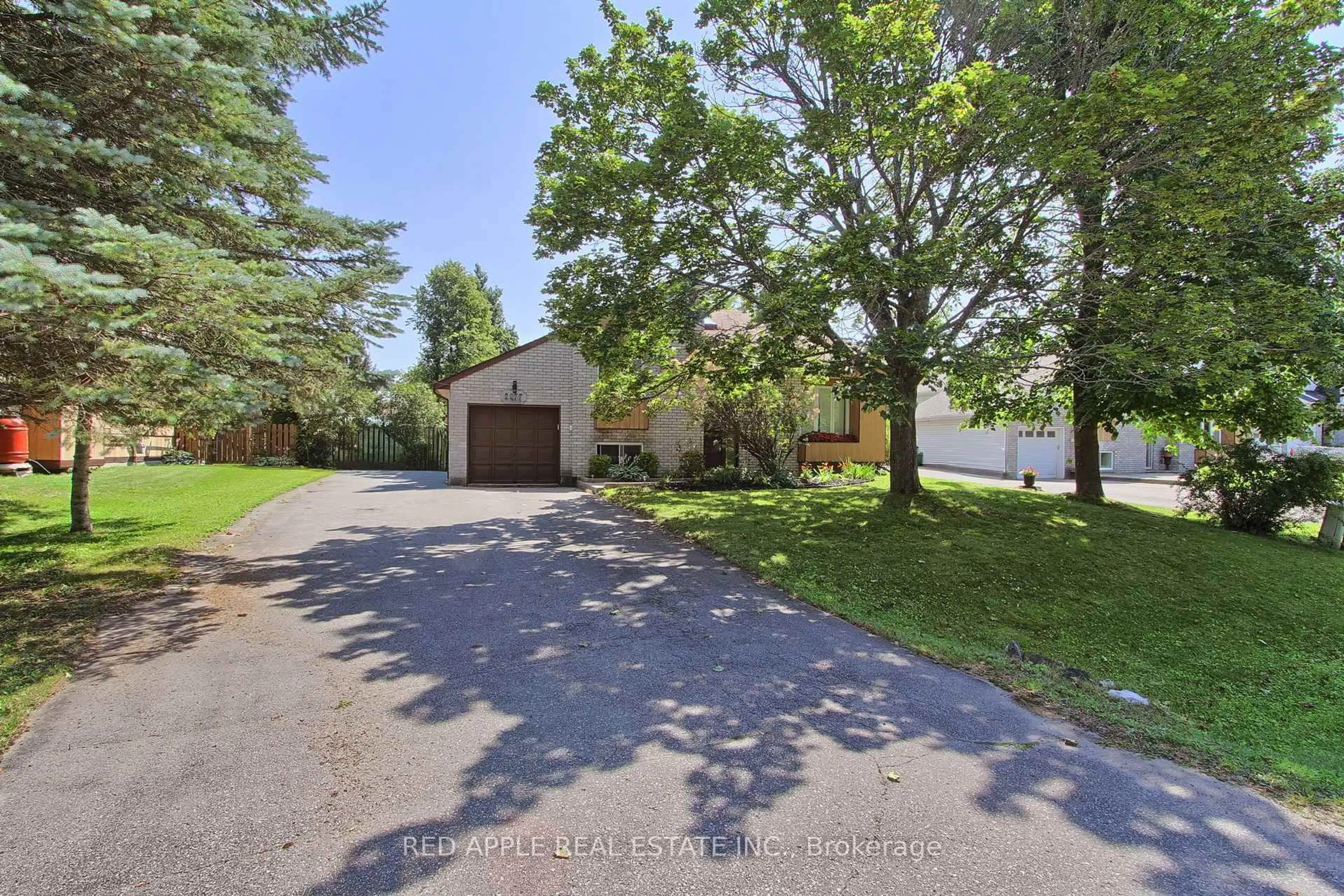 A pic from outside/outdoor area/front of a property/back of a property/a pic from drone, water/lake/river/ocean view for 2277 Scythes St, Innisfil Ontario L9S 1G7