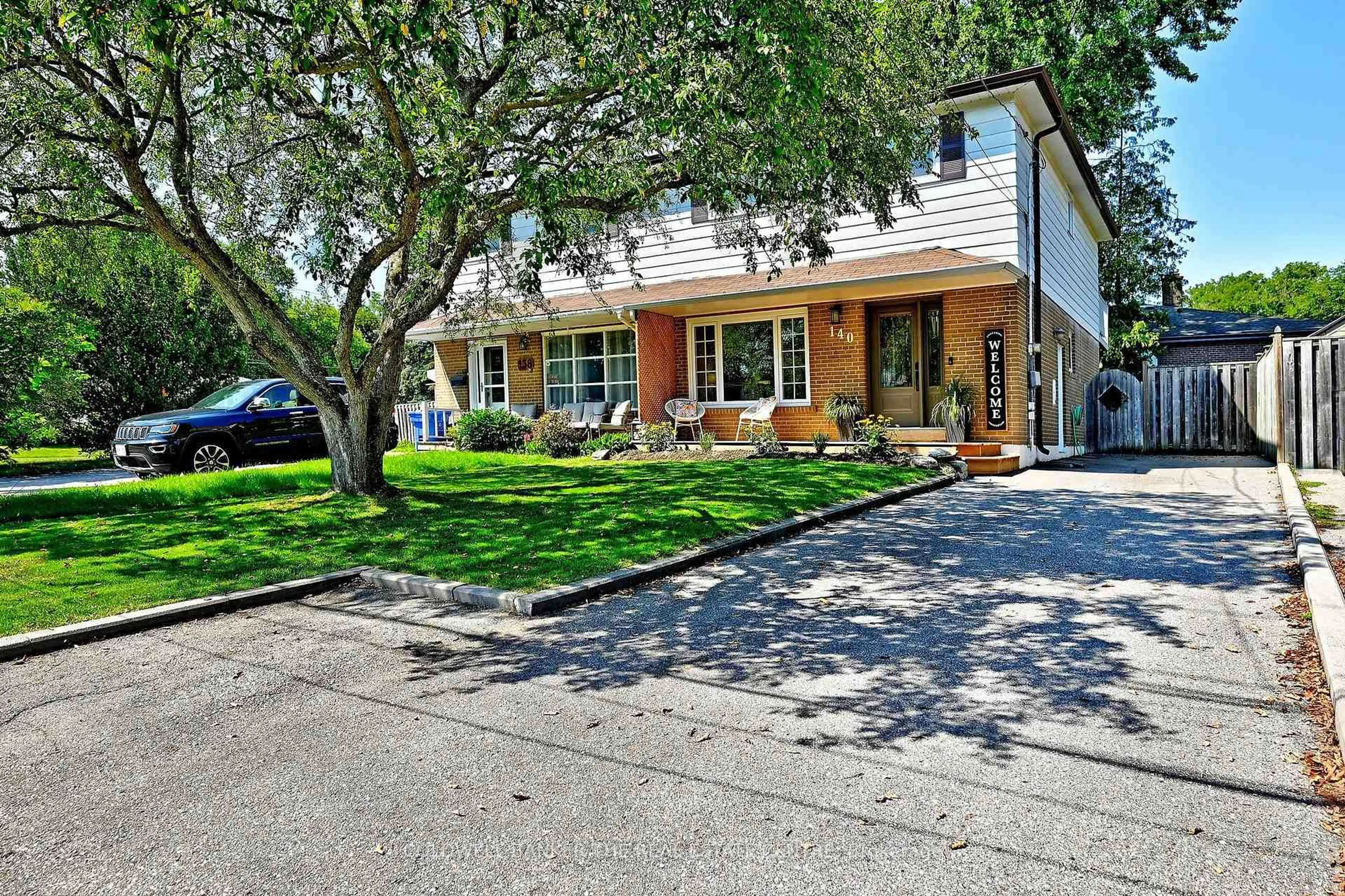 Home with brick exterior material, street for 140 Lundy's Lane, Newmarket Ontario L3Y 3S3