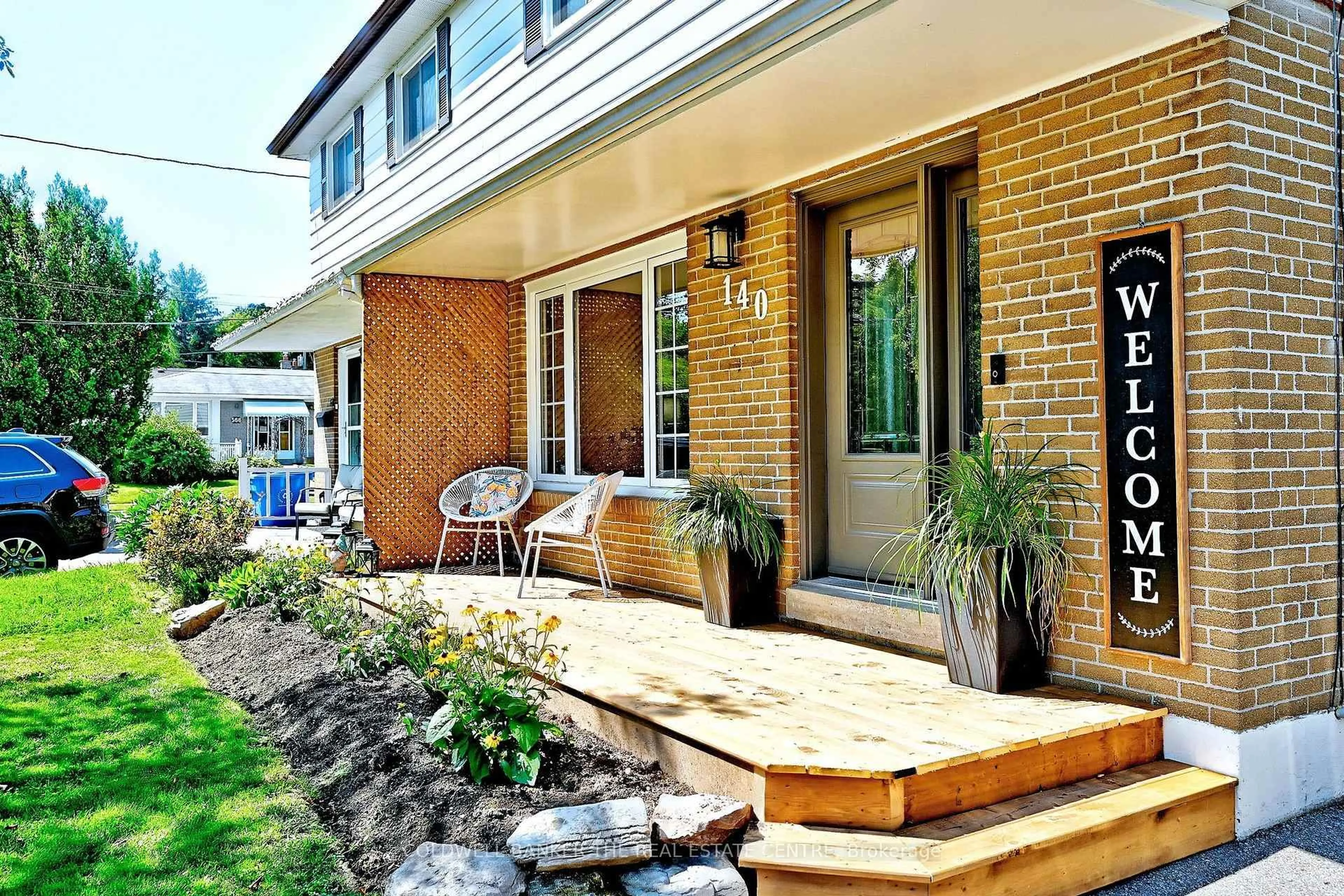 Patio, street for 140 Lundy's Lane, Newmarket Ontario L3Y 3S3