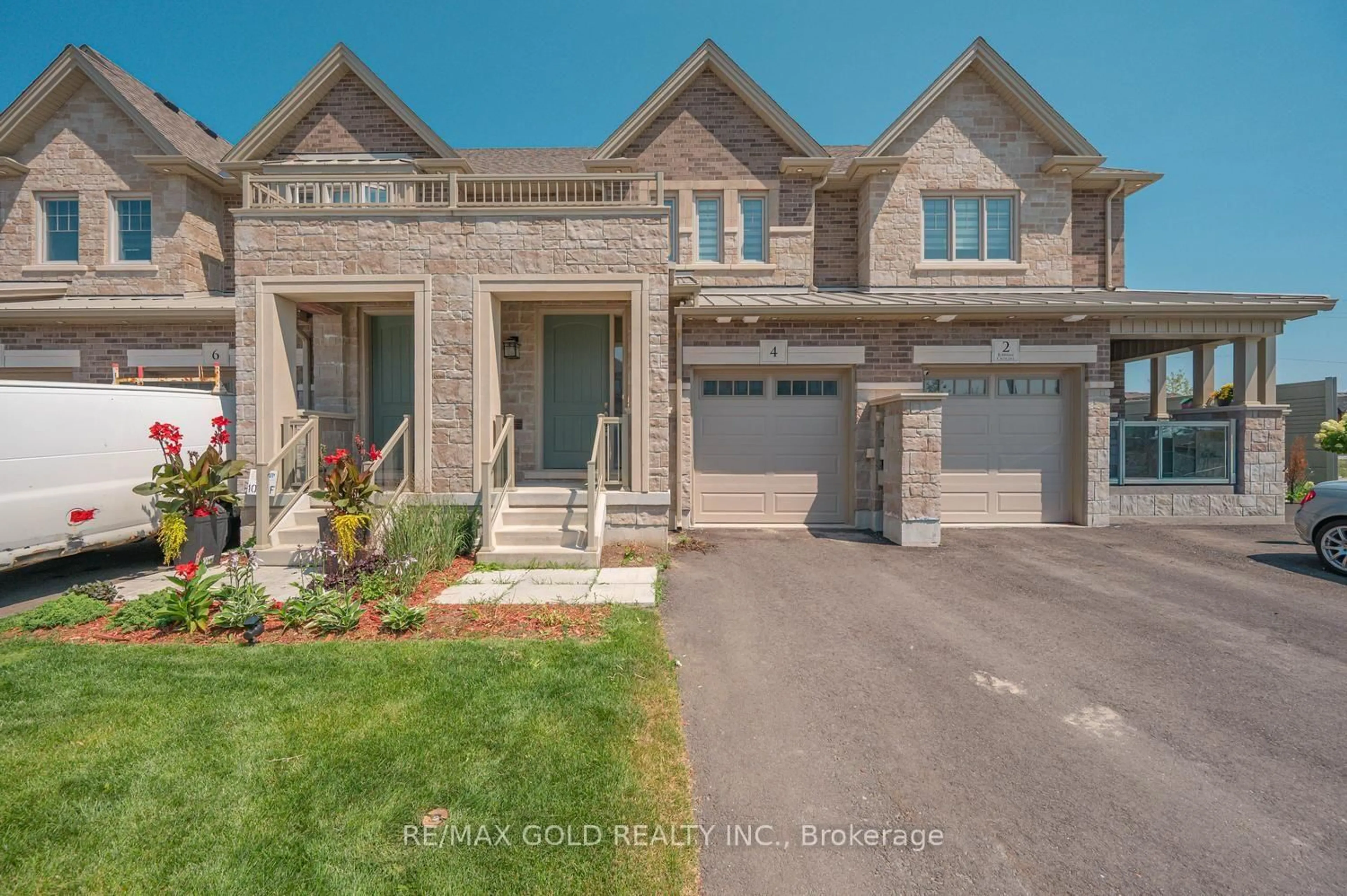 A pic from outside/outdoor area/front of a property/back of a property/a pic from drone, street for 4 Kiernan Cres, New Tecumseth Ontario L9R 0V4