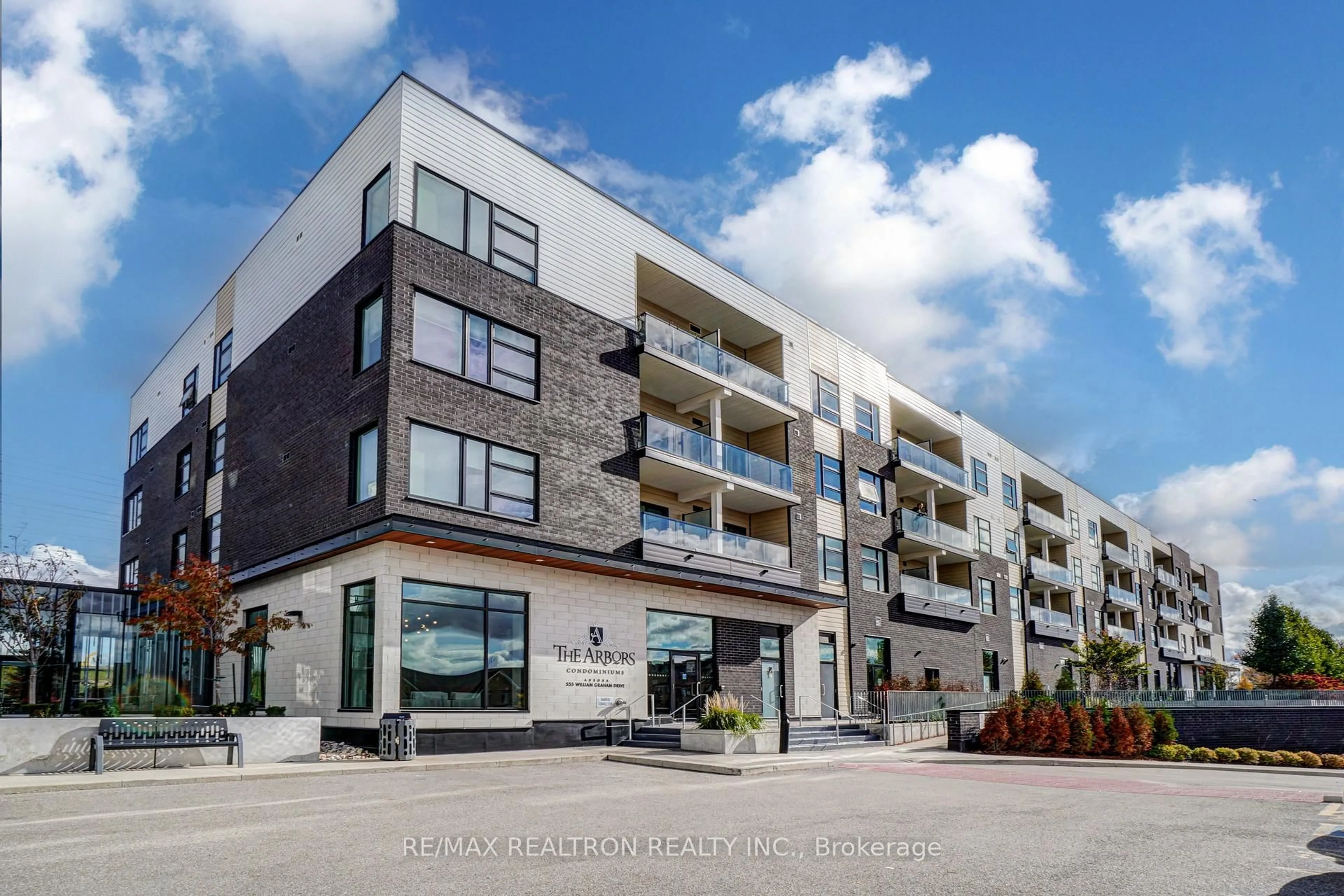 Patio, unknown for 555 William Graham Dr #331, Aurora Ontario L4G 3H9