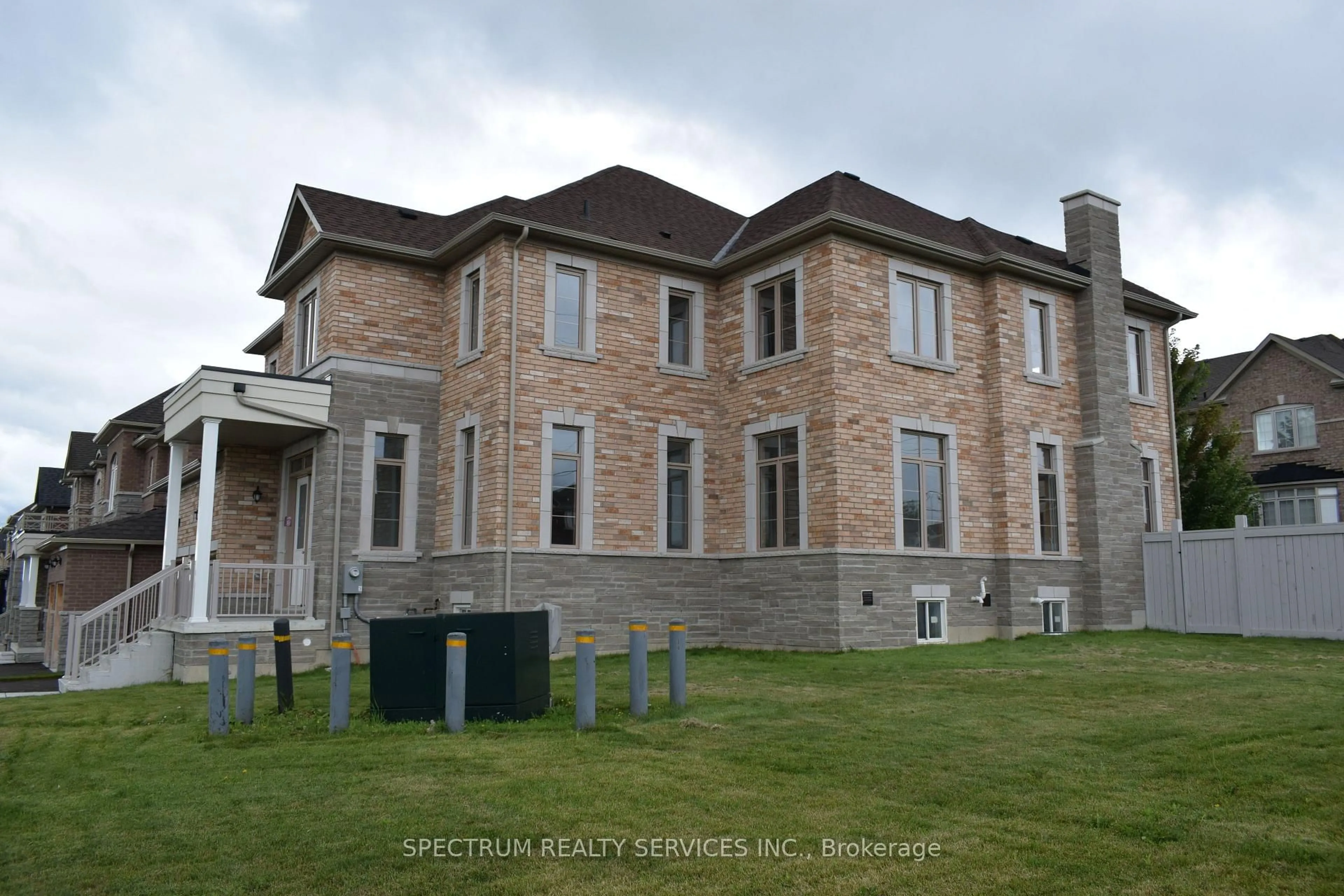 Home with brick exterior material, building for 6 Barrow Ave, Bradford West Gwillimbury Ontario L3Z 0W1