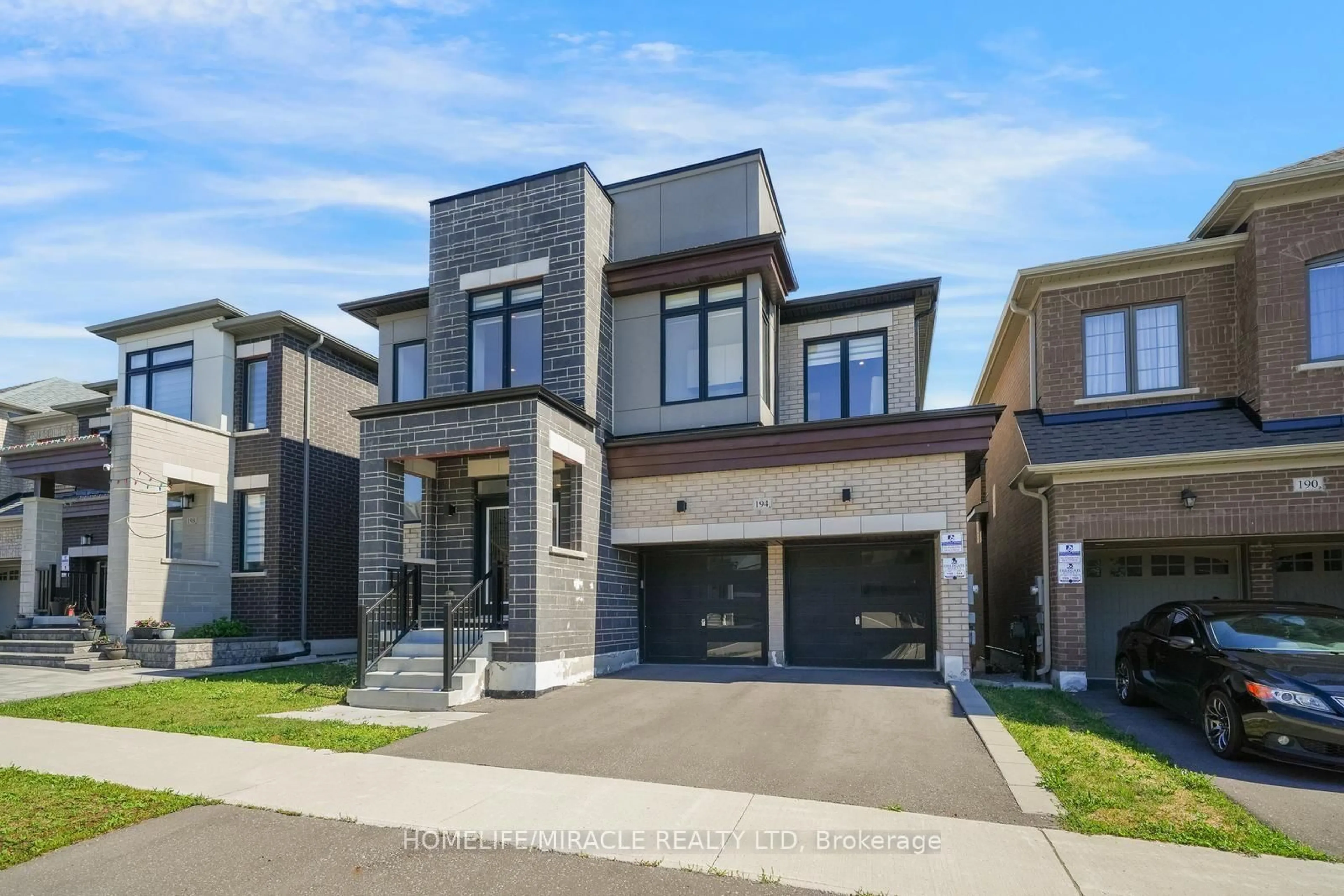 Home with brick exterior material, street for 194 Boundary Blvd, Whitchurch-Stouffville Ontario L4A 4W3