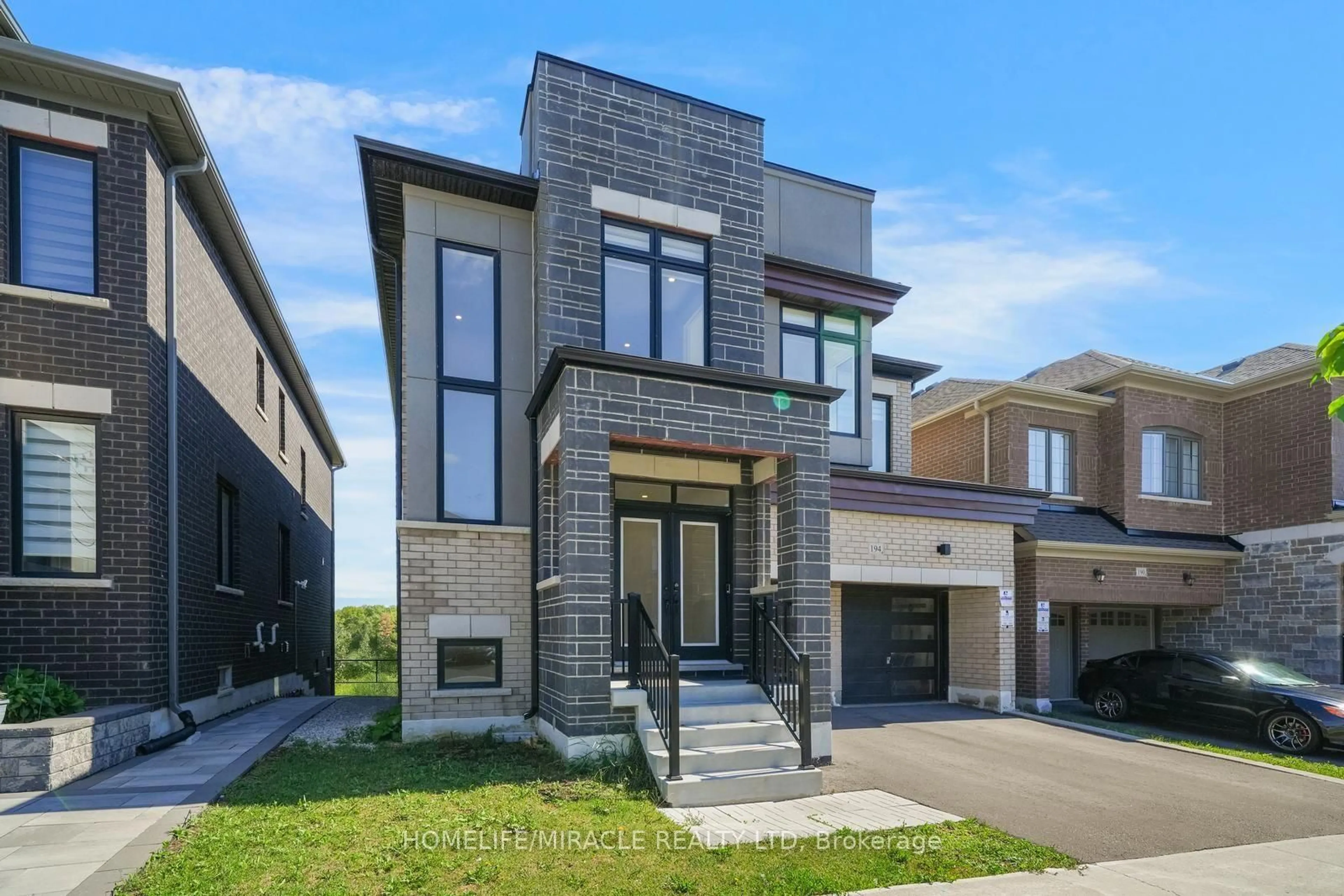 Home with brick exterior material, street for 194 Boundary Blvd, Whitchurch-Stouffville Ontario L4A 4W3