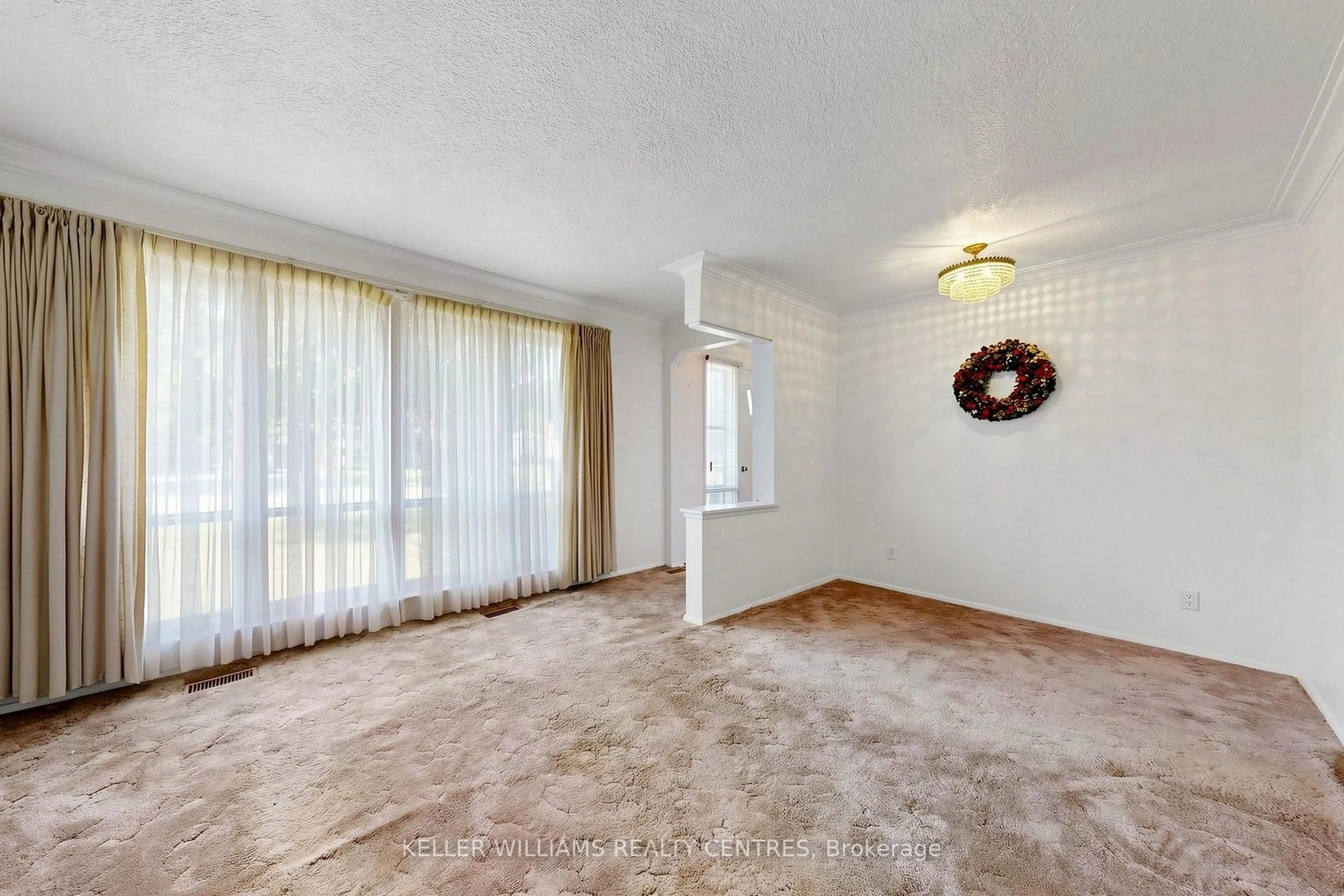 A pic of a room for 302 Palmer Ave, Richmond Hill Ontario L4C 1P3