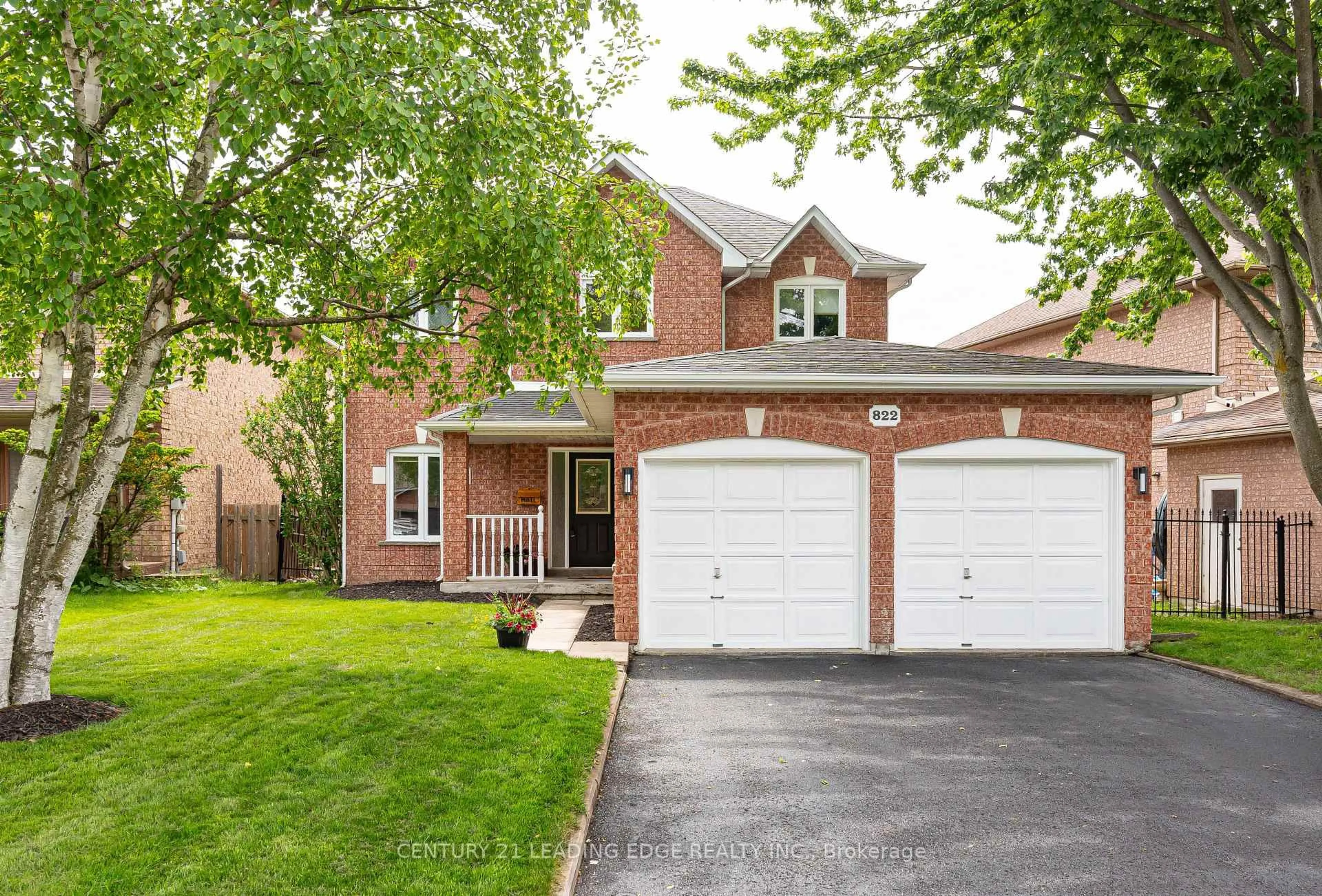 Home with brick exterior material, street for 822 Surin Crt, Newmarket Ontario L3Y 8R4