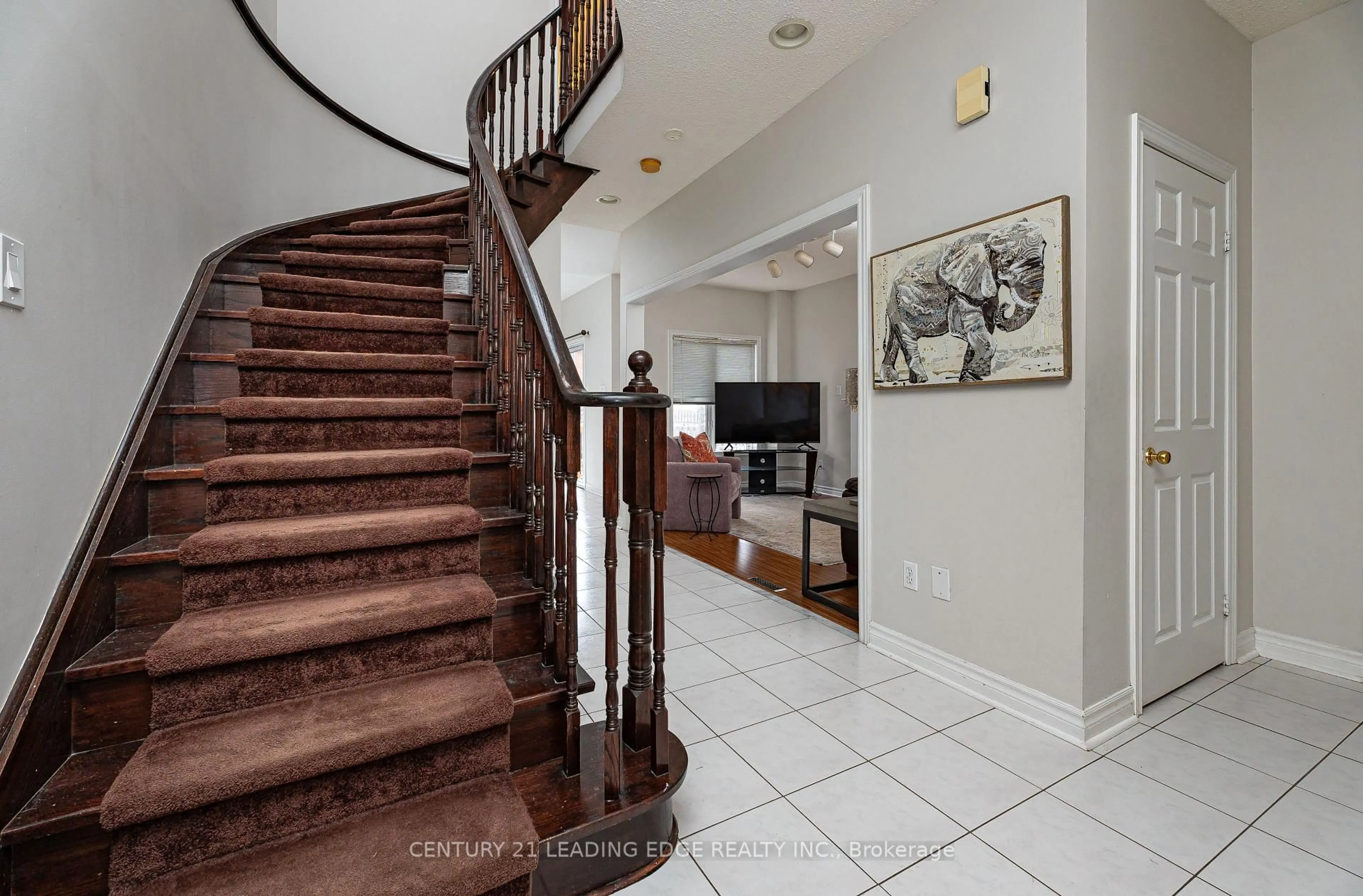 Unknown for 822 Surin Crt, Newmarket Ontario L3Y 8R4