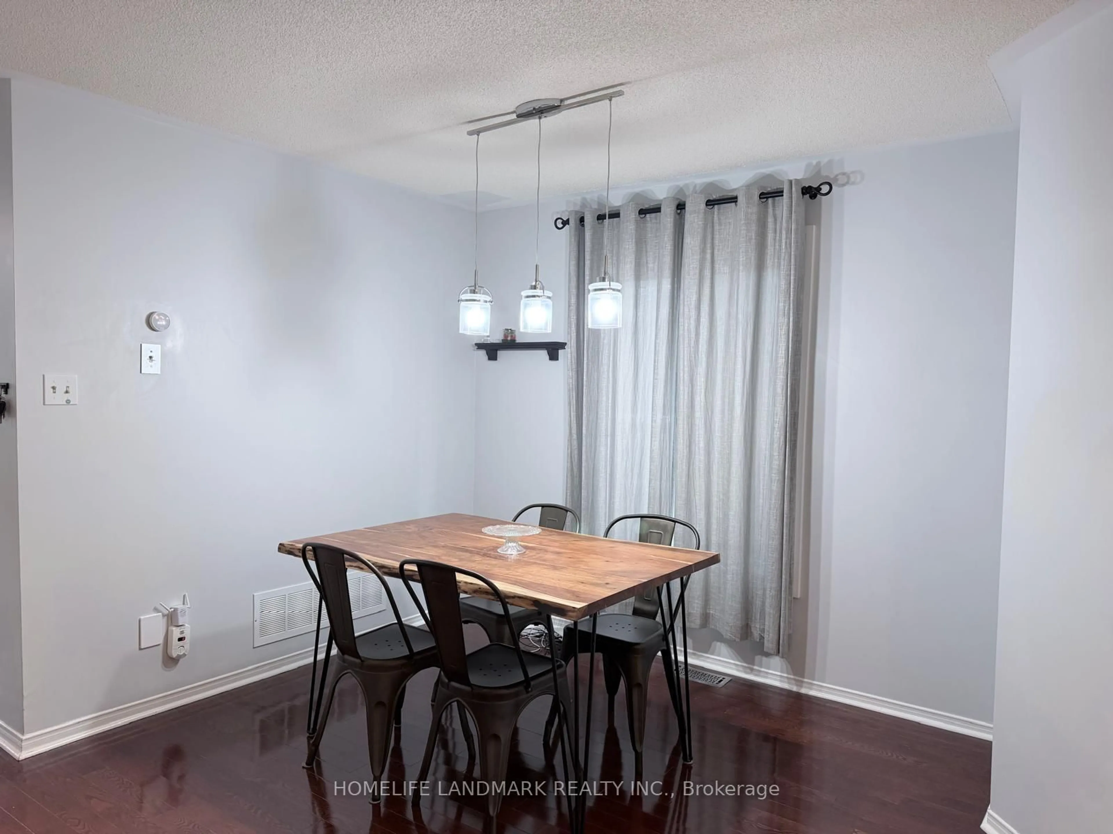 Dining room, wood/laminate floor for 434 Heddle Cres, Newmarket Ontario L3X 2J2