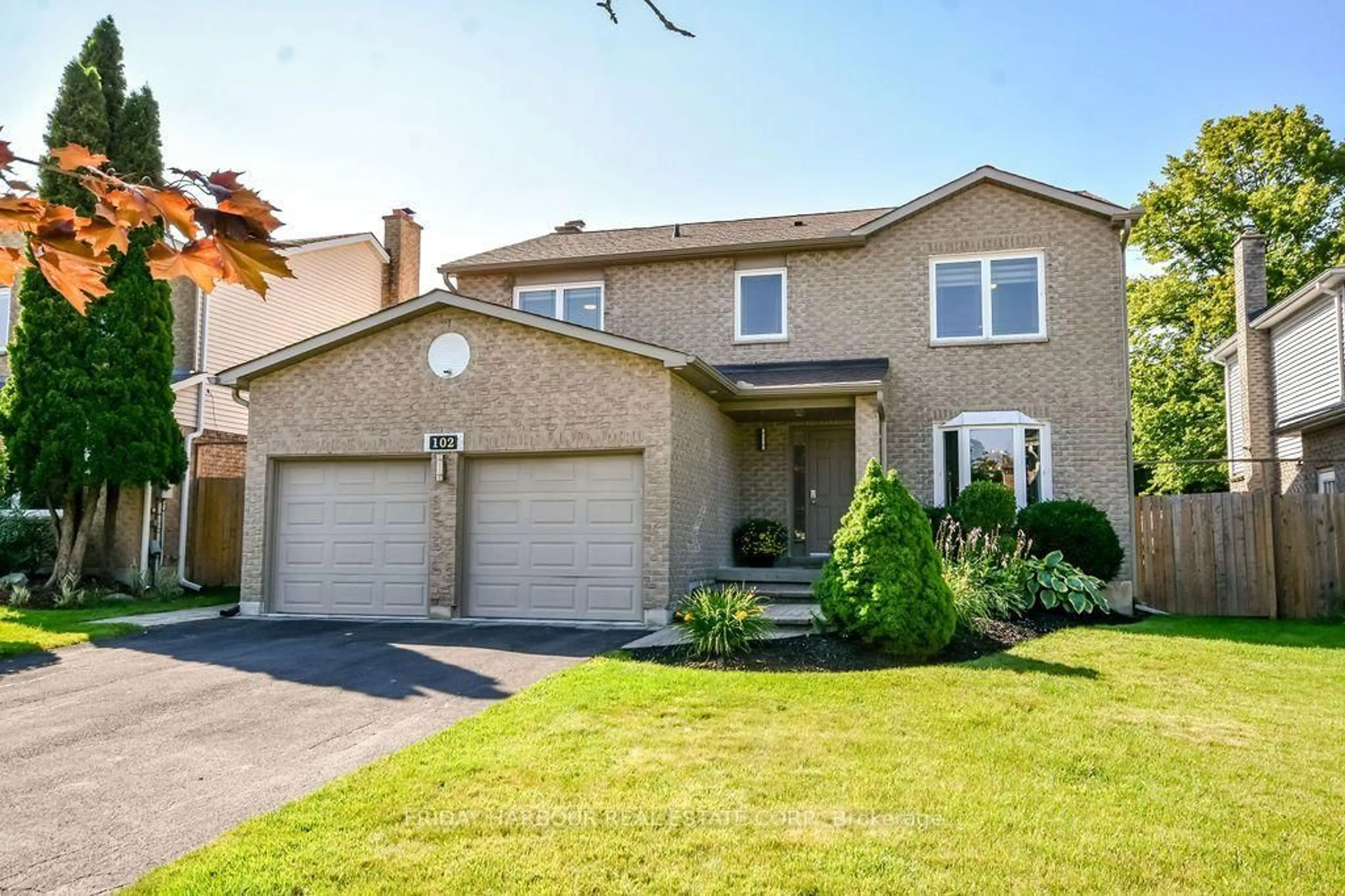 Home with brick exterior material, street for 102 Colony Trail Blvd, East Gwillimbury Ontario L9N 1E3