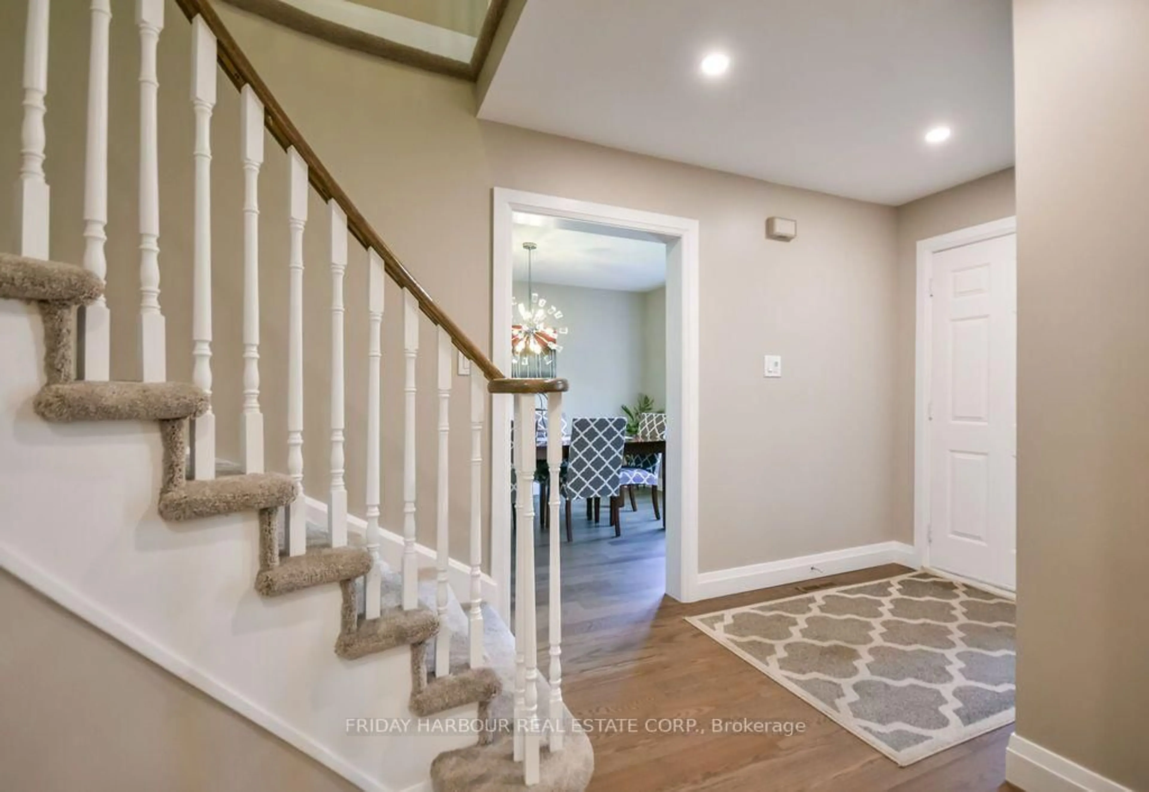 Indoor entryway for 102 Colony Trail Blvd, East Gwillimbury Ontario L9N 1E3