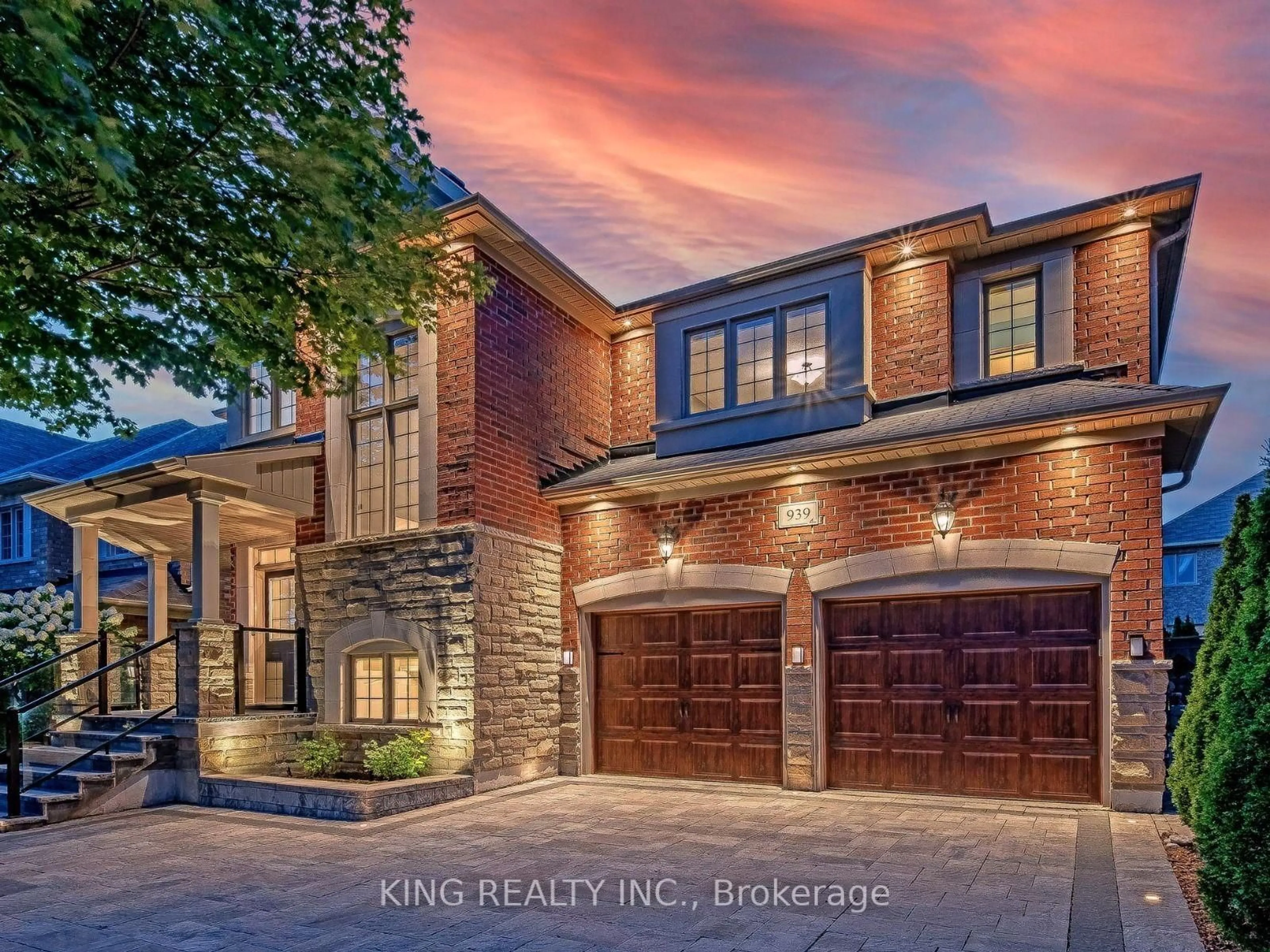 Home with brick exterior material, unknown for 939 Goring Circ, Newmarket Ontario L3X 0B5