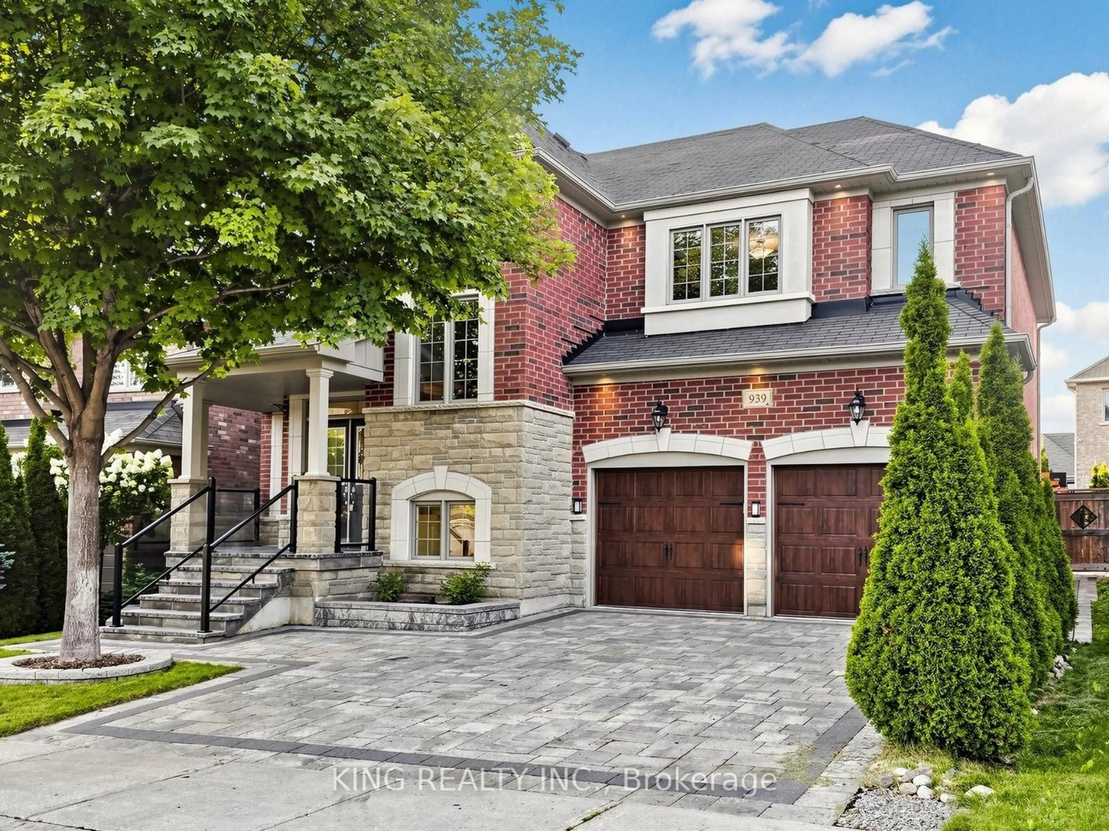 Home with brick exterior material, street for 939 Goring Circ, Newmarket Ontario L3X 0B5