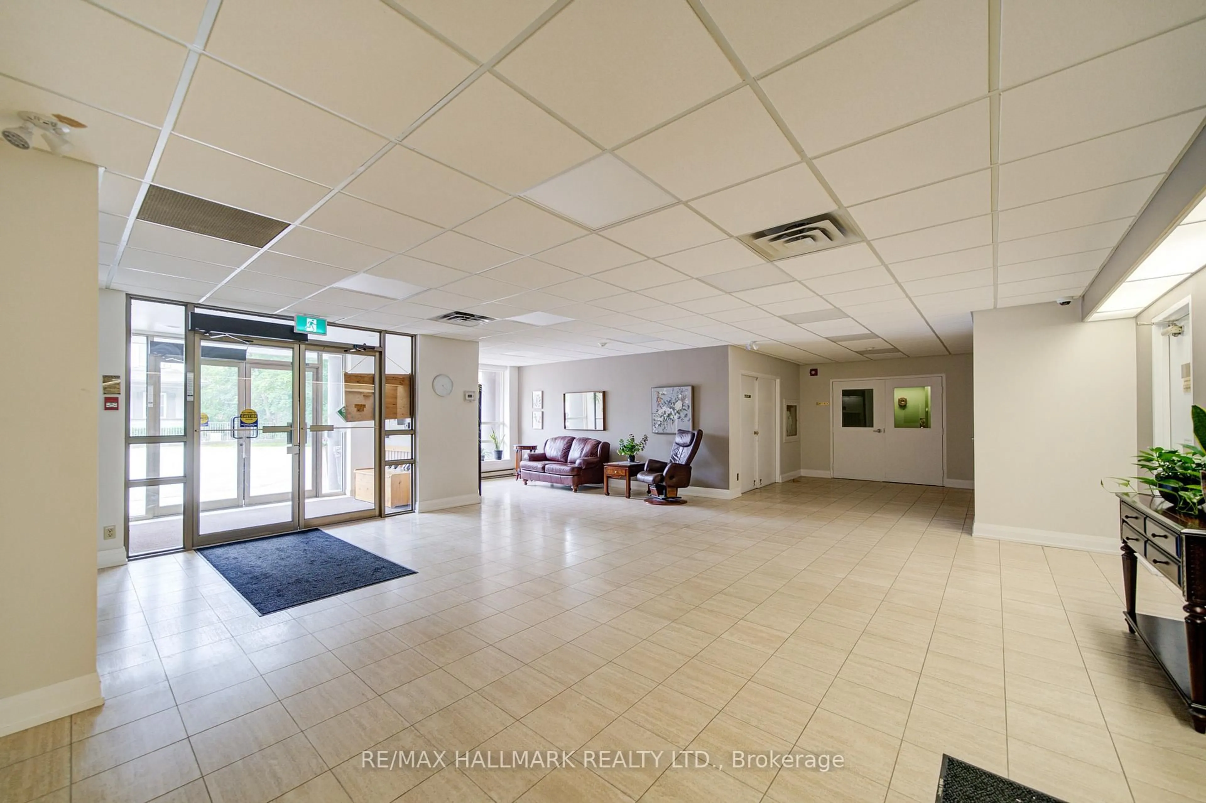 Indoor foyer for 30 Wilson St #208, Markham Ontario L3P 1N1