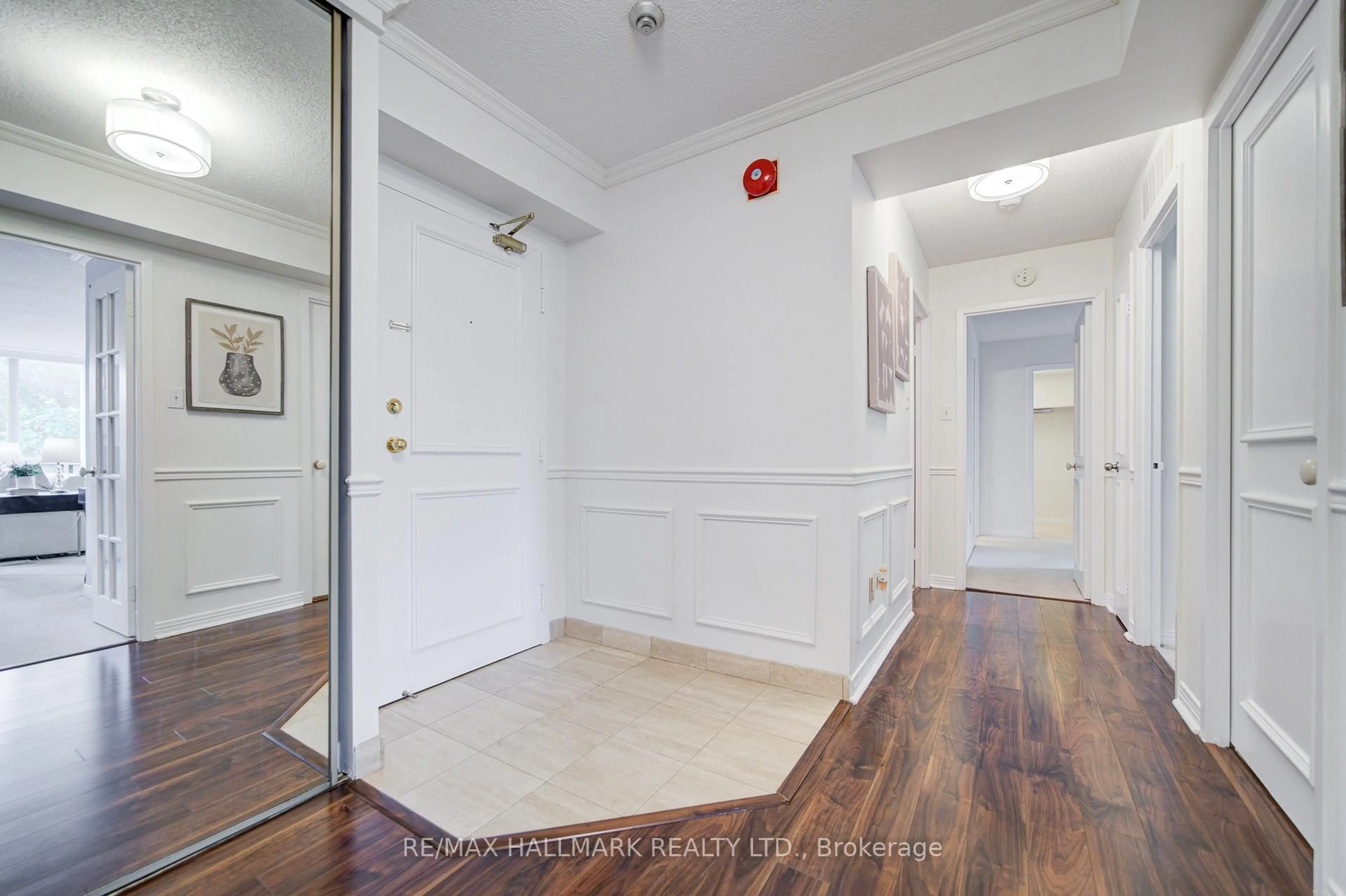 Indoor foyer for 30 Wilson St #208, Markham Ontario L3P 1N1