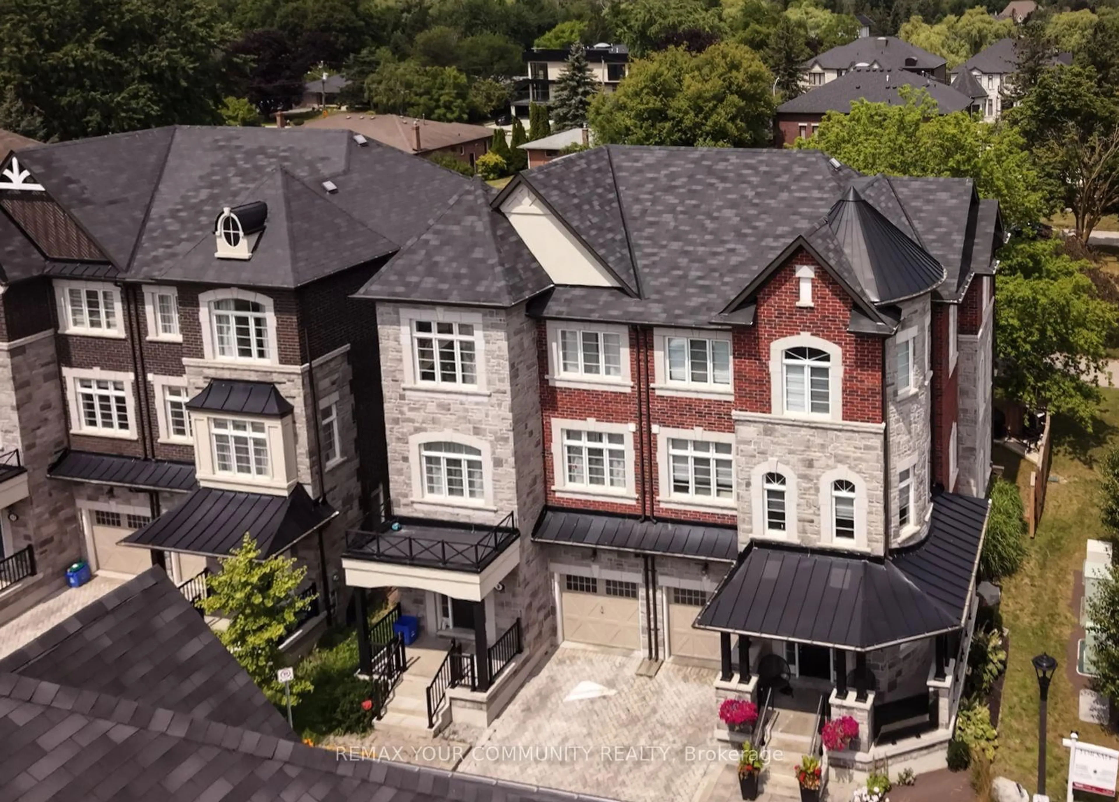 A pic from outside/outdoor area/front of a property/back of a property/a pic from drone, unknown for 6 Globemaster Lane, Richmond Hill Ontario L4G 2H1