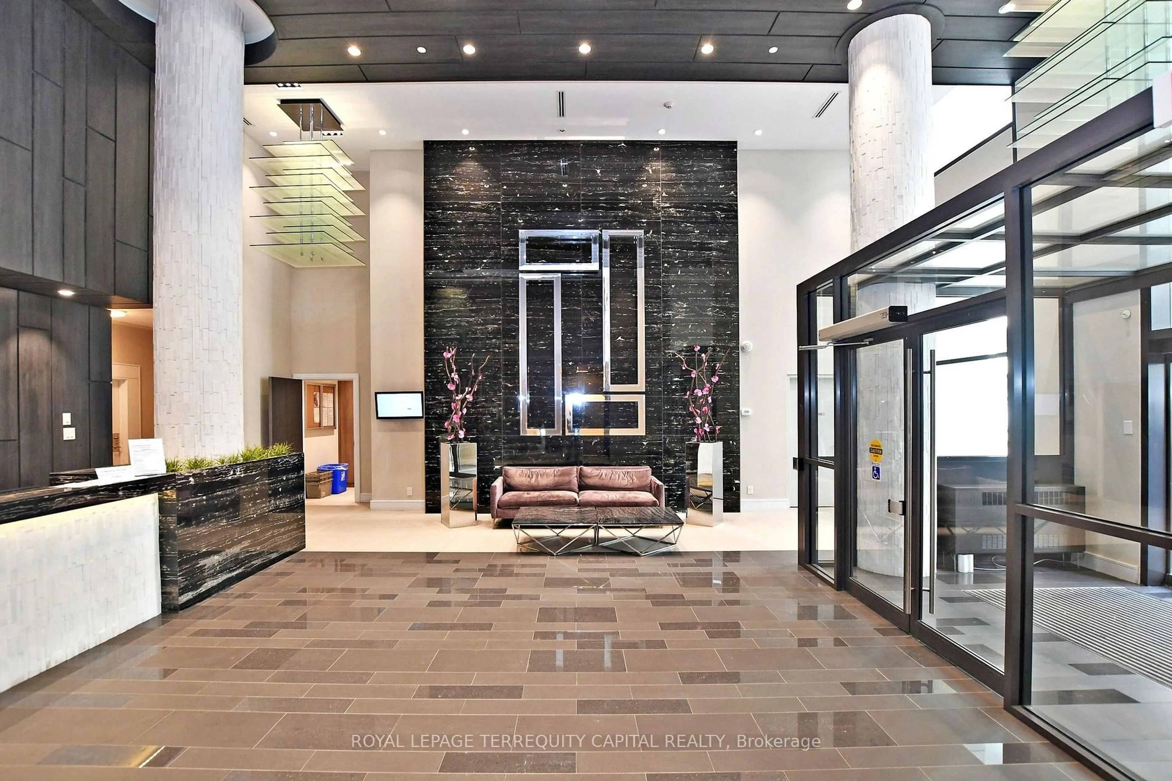 Lobby for 9199 Yonge St #Se-306, Richmond Hill Ontario L4C 1H7