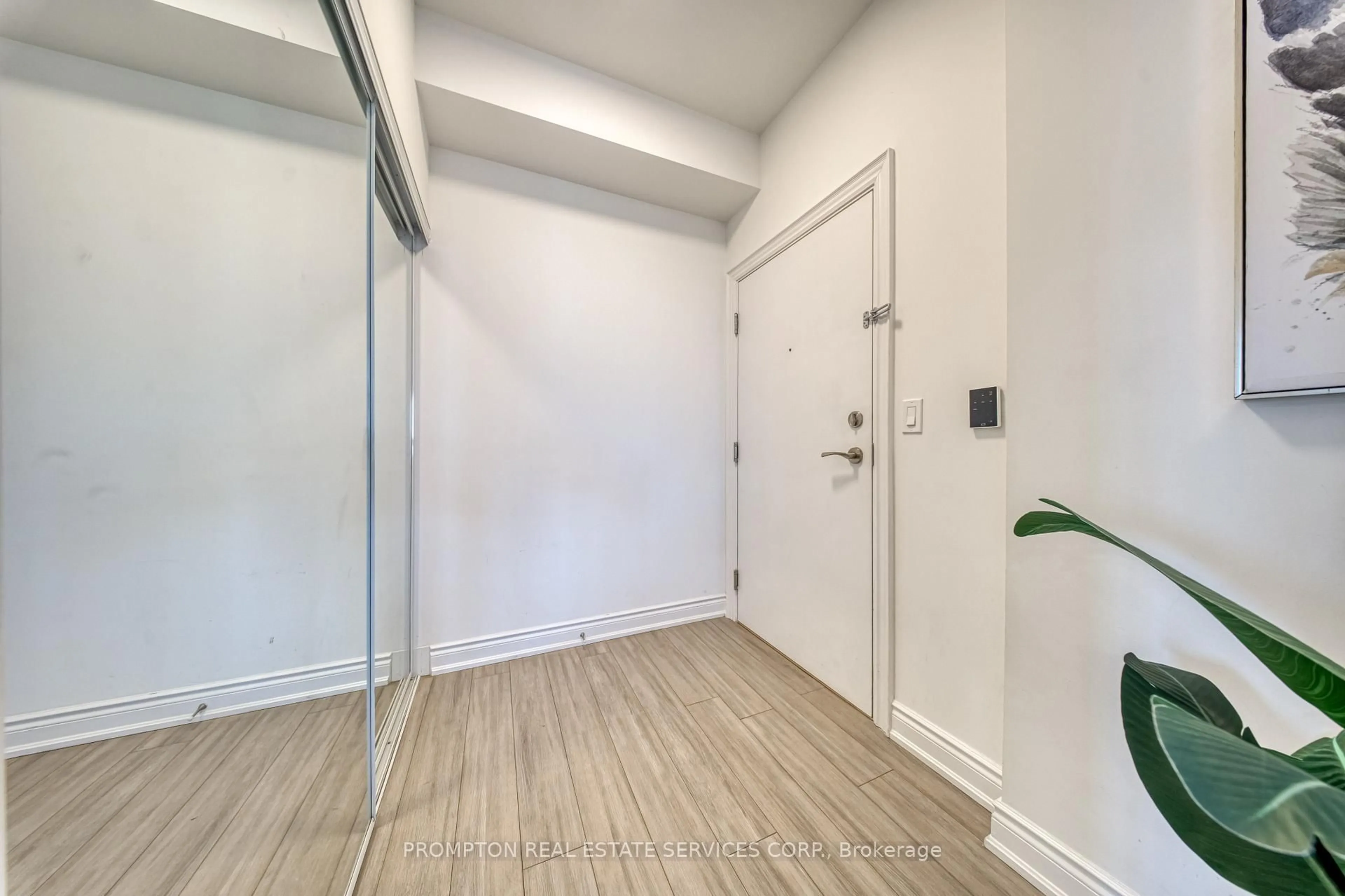 Indoor entryway for 38 Cedarland Dr #1208, Markham Ontario L6G 0G7