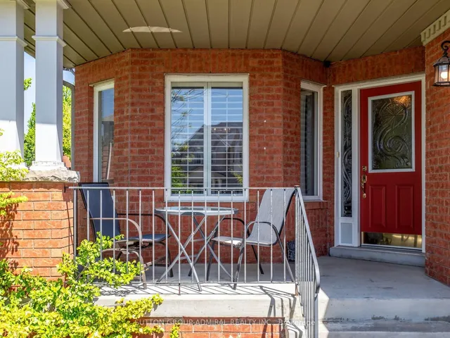 22 Canyon Hill Ave, Richmond Hill 3