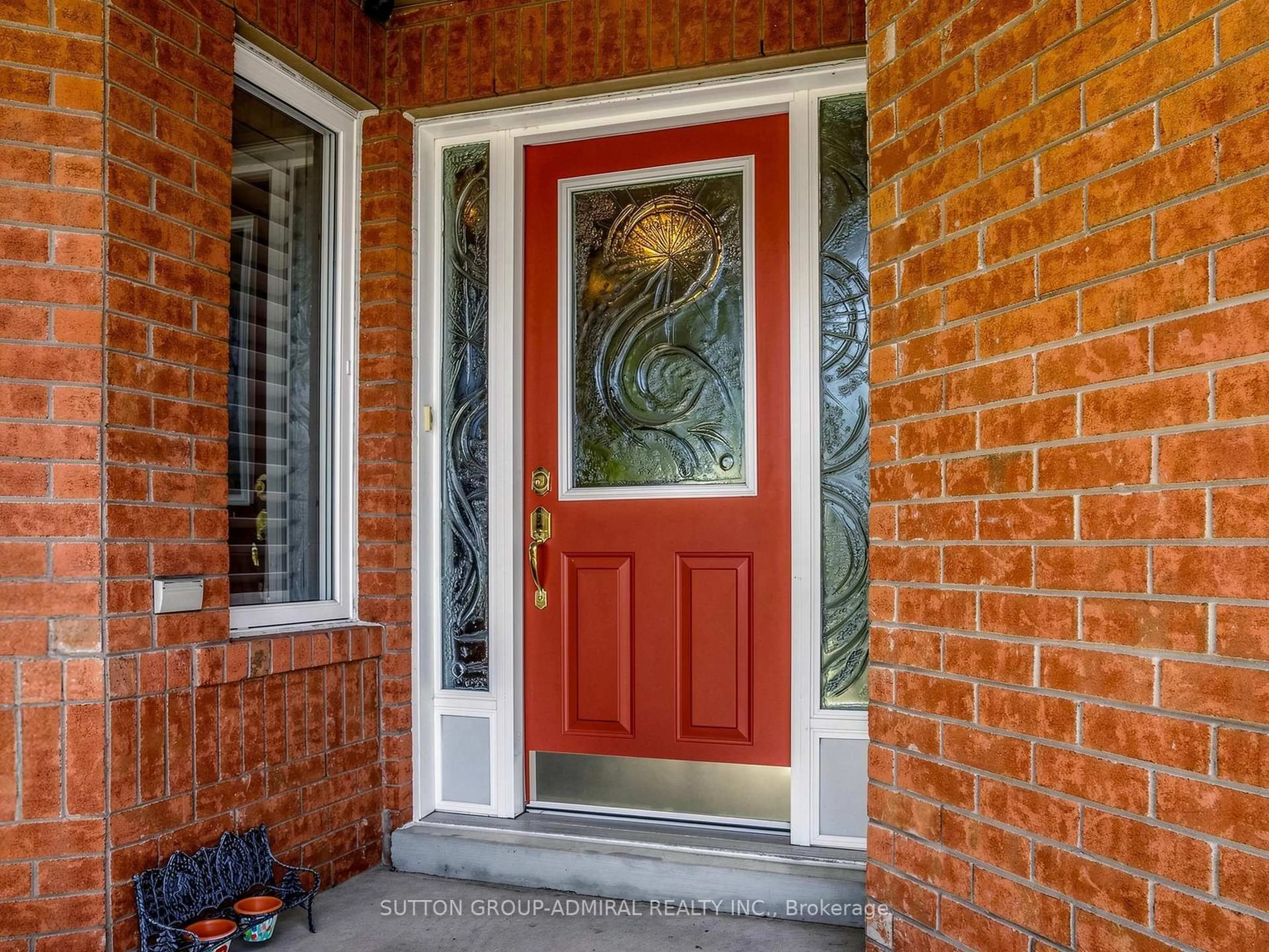 Indoor entryway for 22 Canyon Hill Ave, Richmond Hill Ontario L4C 0S3
