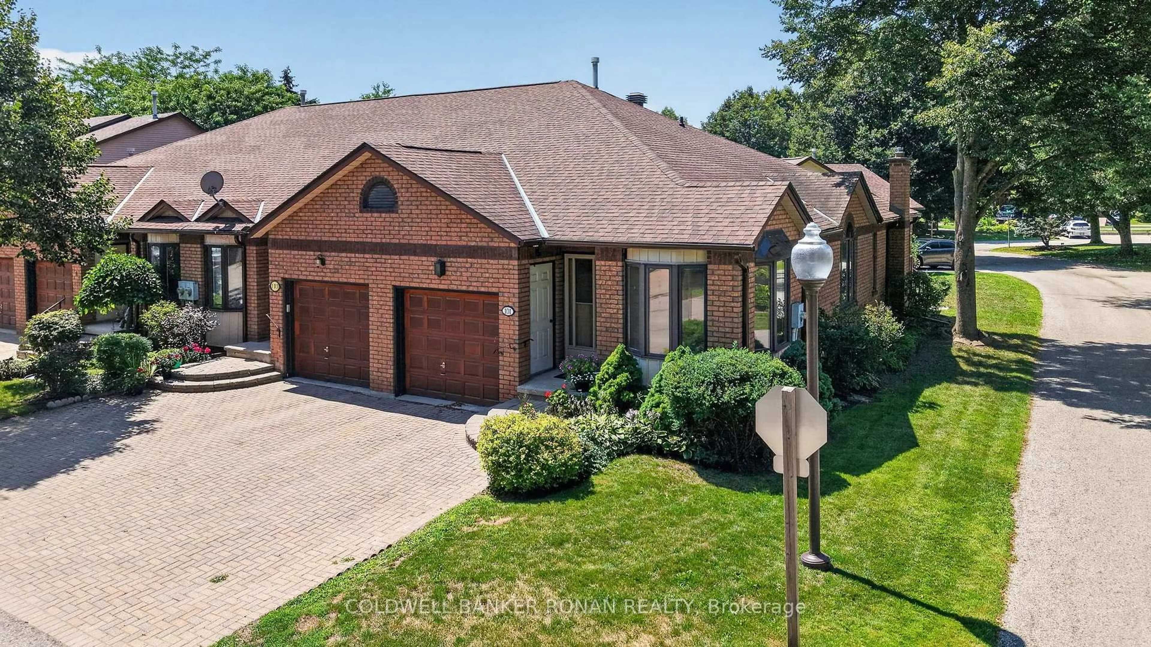 Home with brick exterior material, street for 101 Green Briar Rd #11, New Tecumseth Ontario L9R 1S3