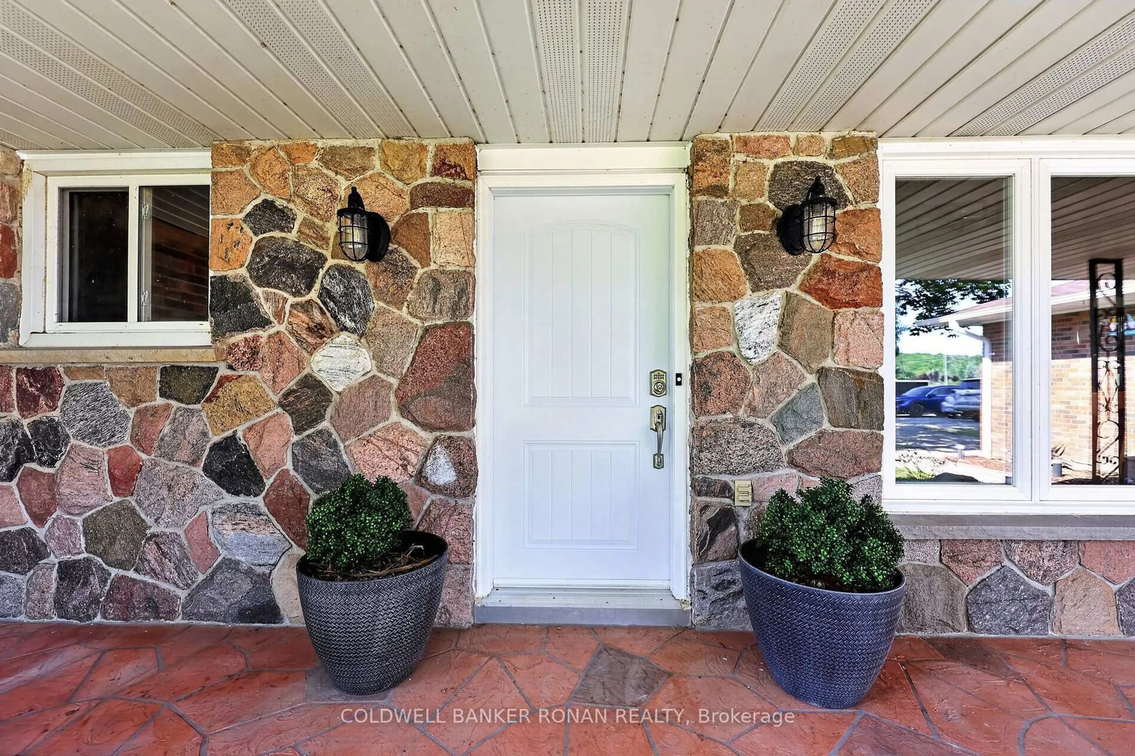 Indoor entryway for 8799 Highway 89, Adjala-Tosorontio Ontario L9R 1V1