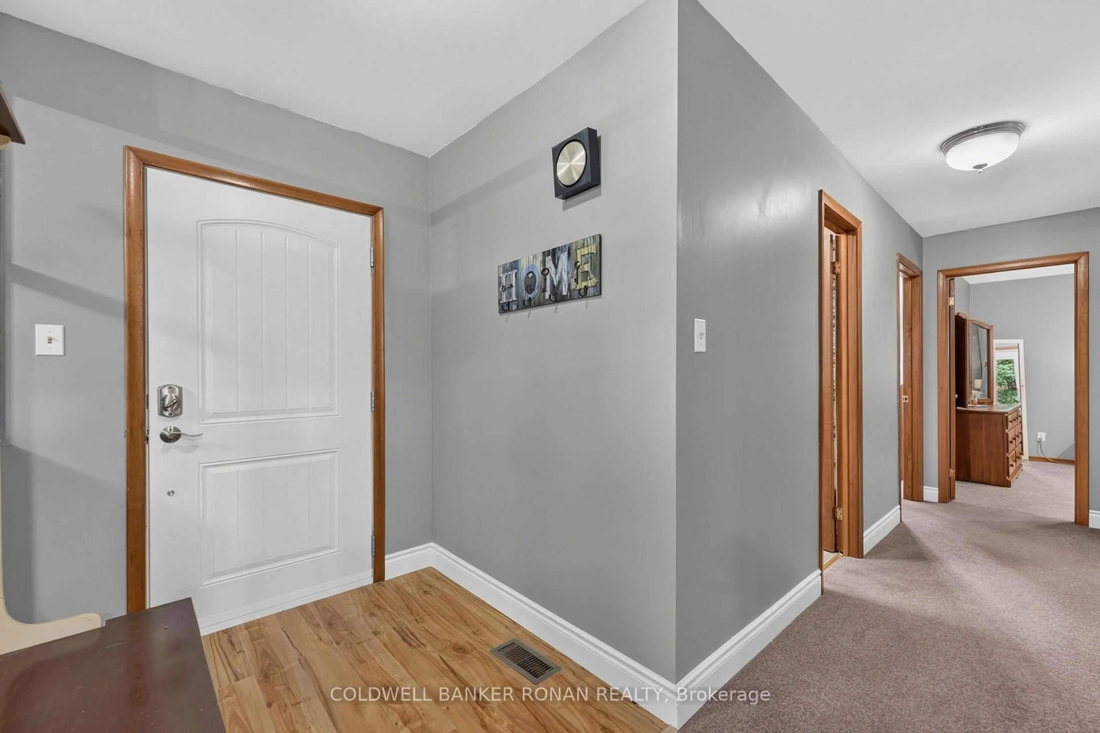 Indoor entryway for 8799 Highway 89, Adjala-Tosorontio Ontario L9R 1V1
