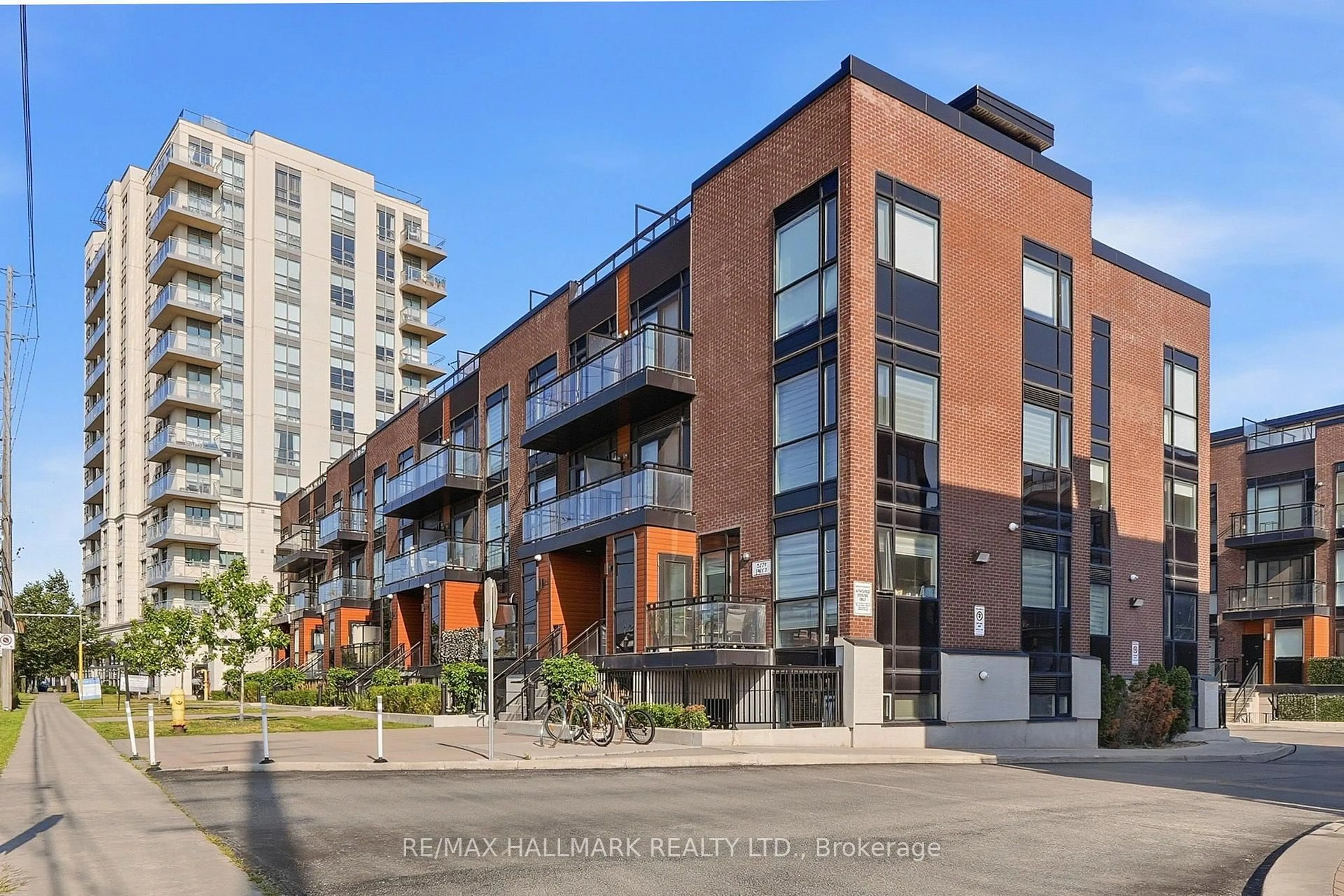 Patio, street for 5279 Highway 7 #203B, Vaughan Ontario L4L 0J1