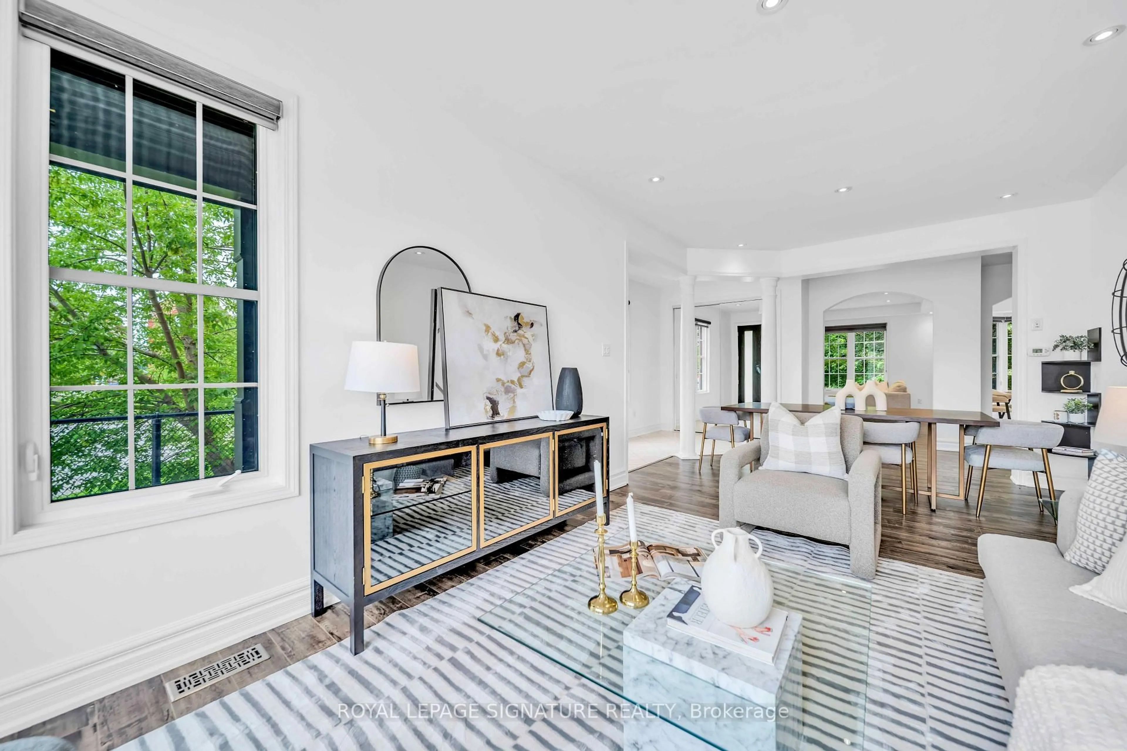 Indoor entryway for 81 Bulmer Cres, Newmarket Ontario L3X 3K1