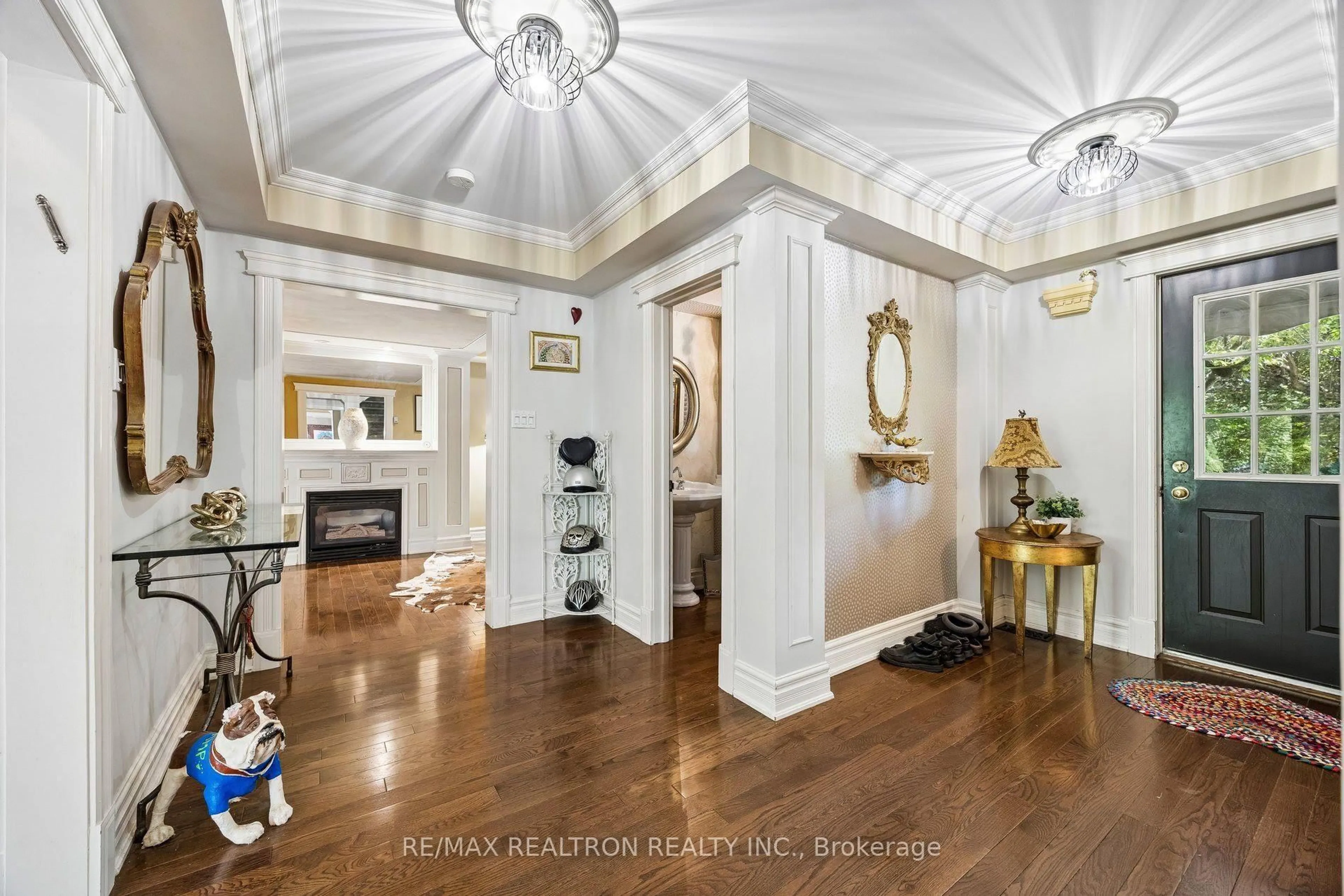 Indoor entryway for 14 Rougecrest Dr, Markham Ontario L3P 3B6