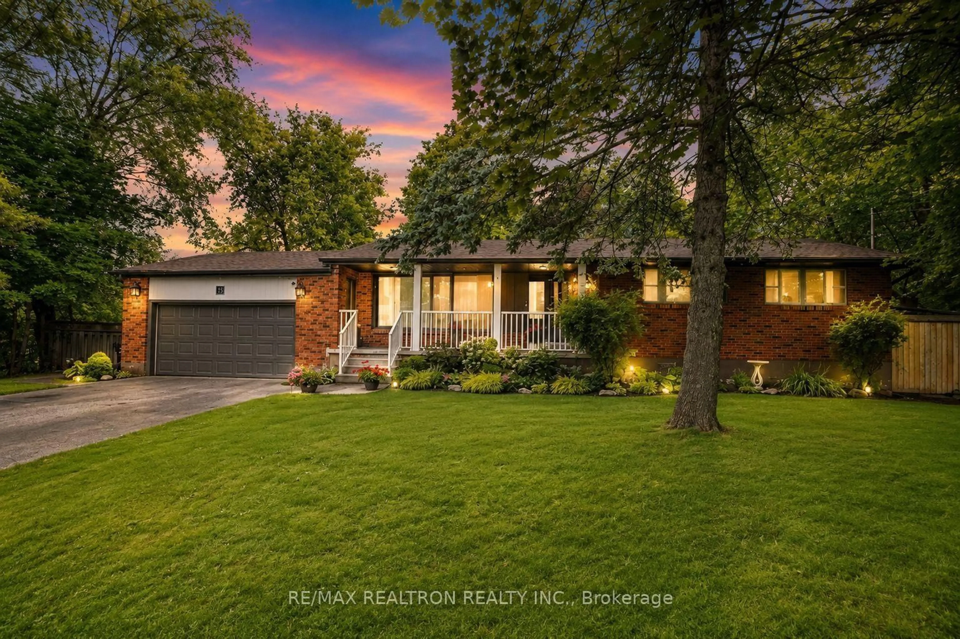 Home with brick exterior material, street for 15 Park Rd, Bradford West Gwillimbury Ontario L0G 1B0