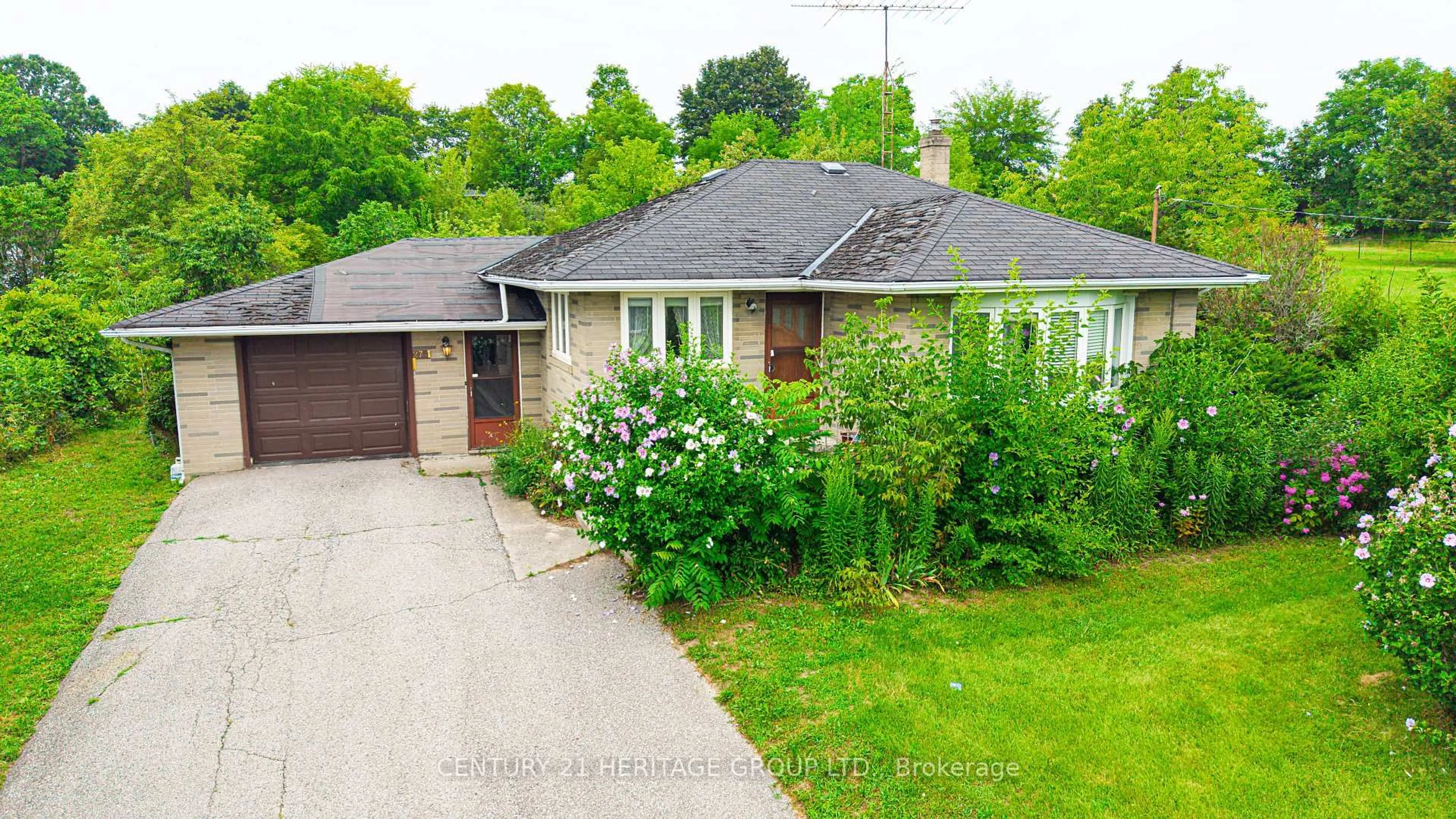 A pic from outside/outdoor area/front of a property/back of a property/a pic from drone, street for 270 Walker Ave, Bradford West Gwillimbury Ontario L3Z 1Y6