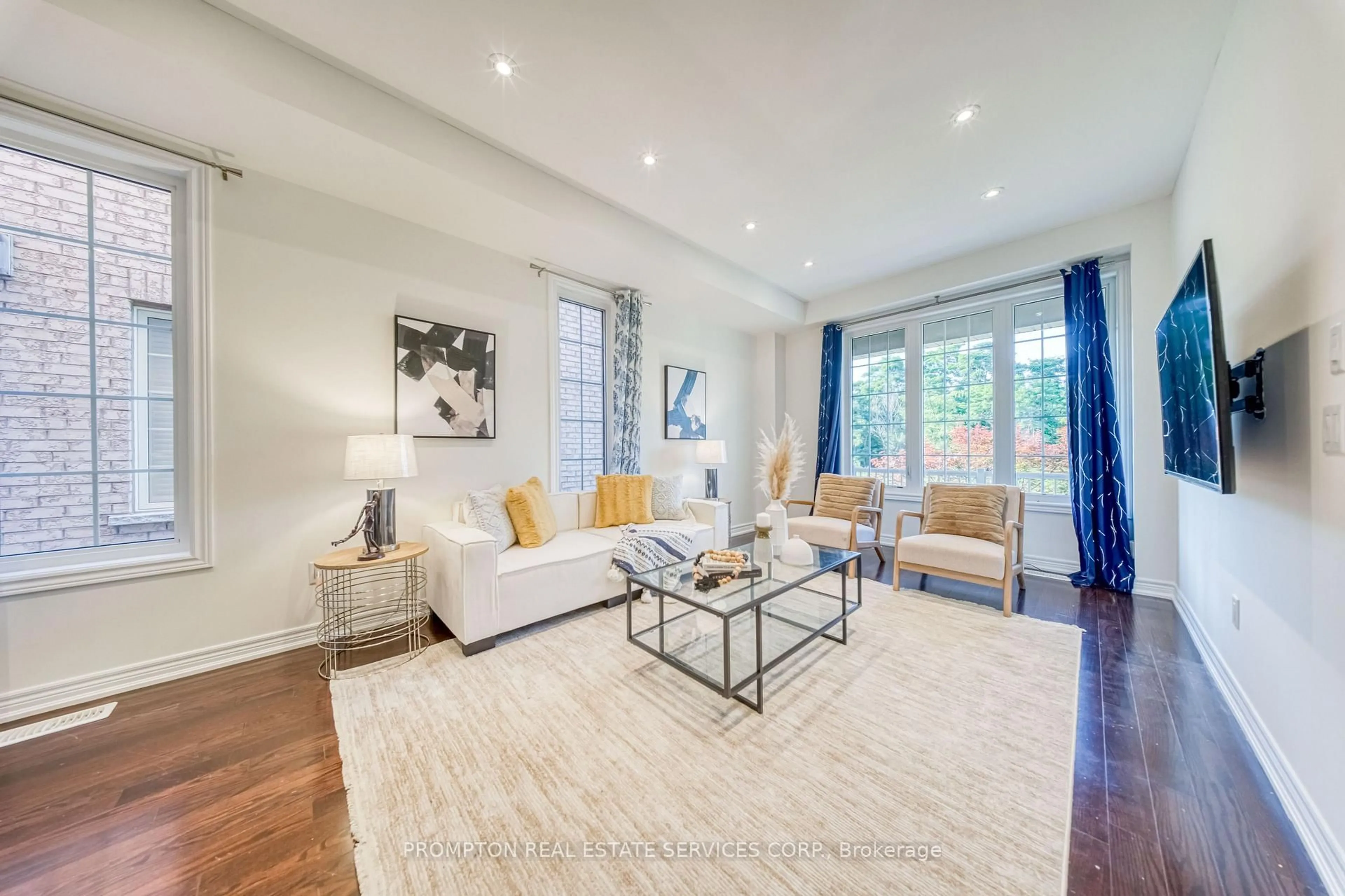 Living room with furniture, unknown for 2762 Donald Cousens Pkwy, Markham Ontario L6B 0X8