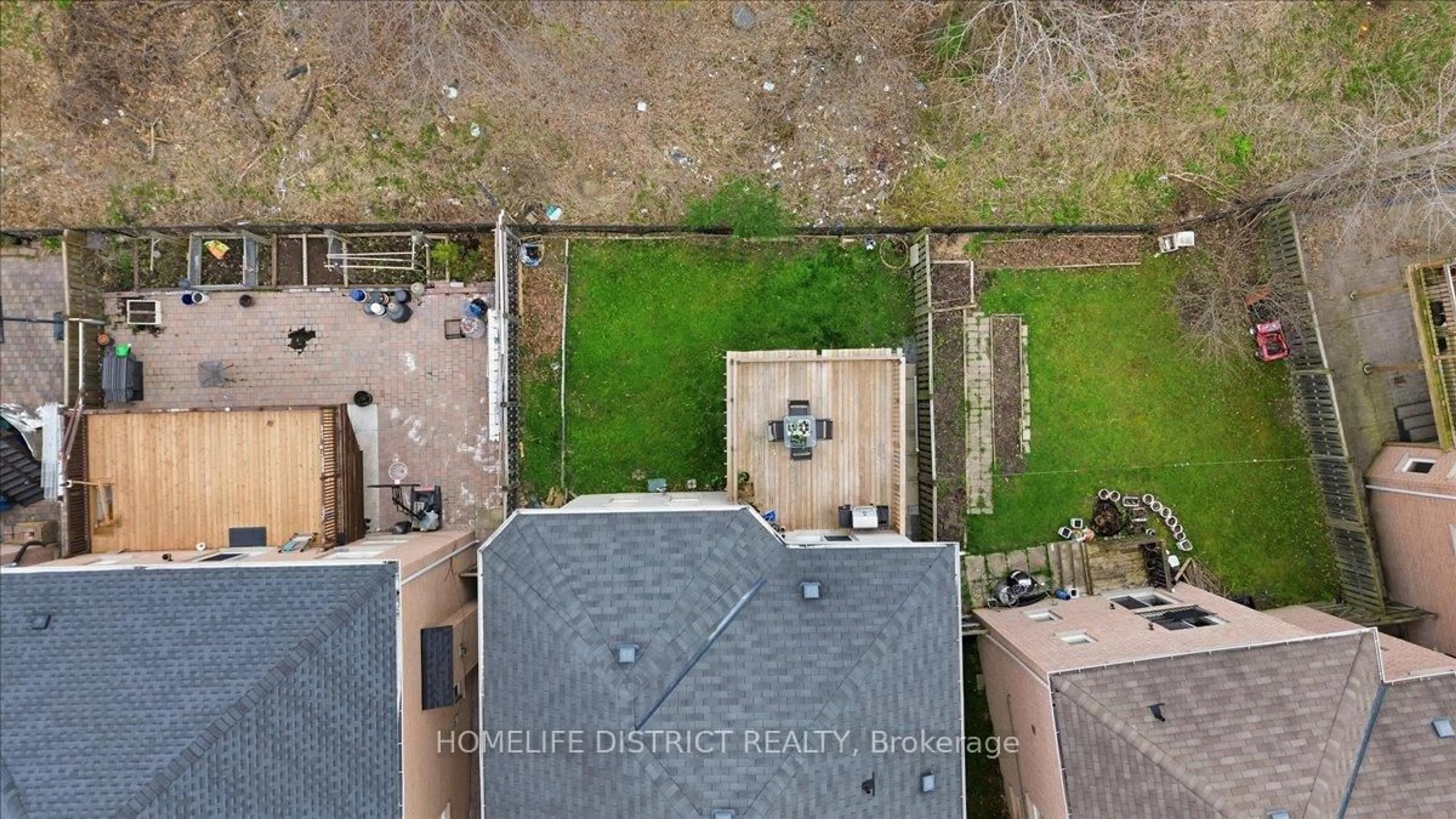 A pic from outside/outdoor area/front of a property/back of a property/a pic from drone, unknown for 43 Bethany St, Markham Ontario L3S 4T9
