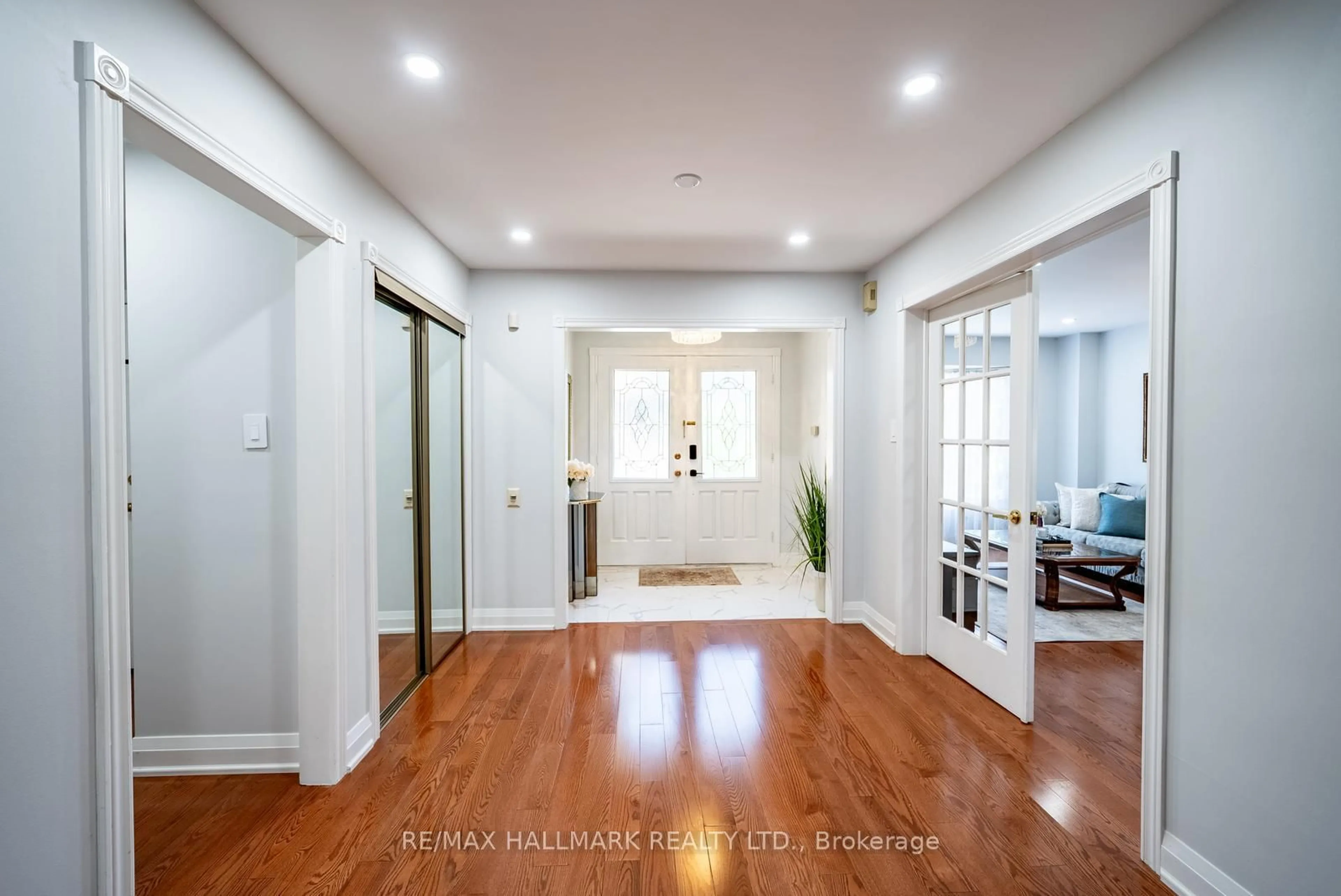 Indoor entryway for 75 Captain Francis Dr, Markham Ontario L3R 9E5