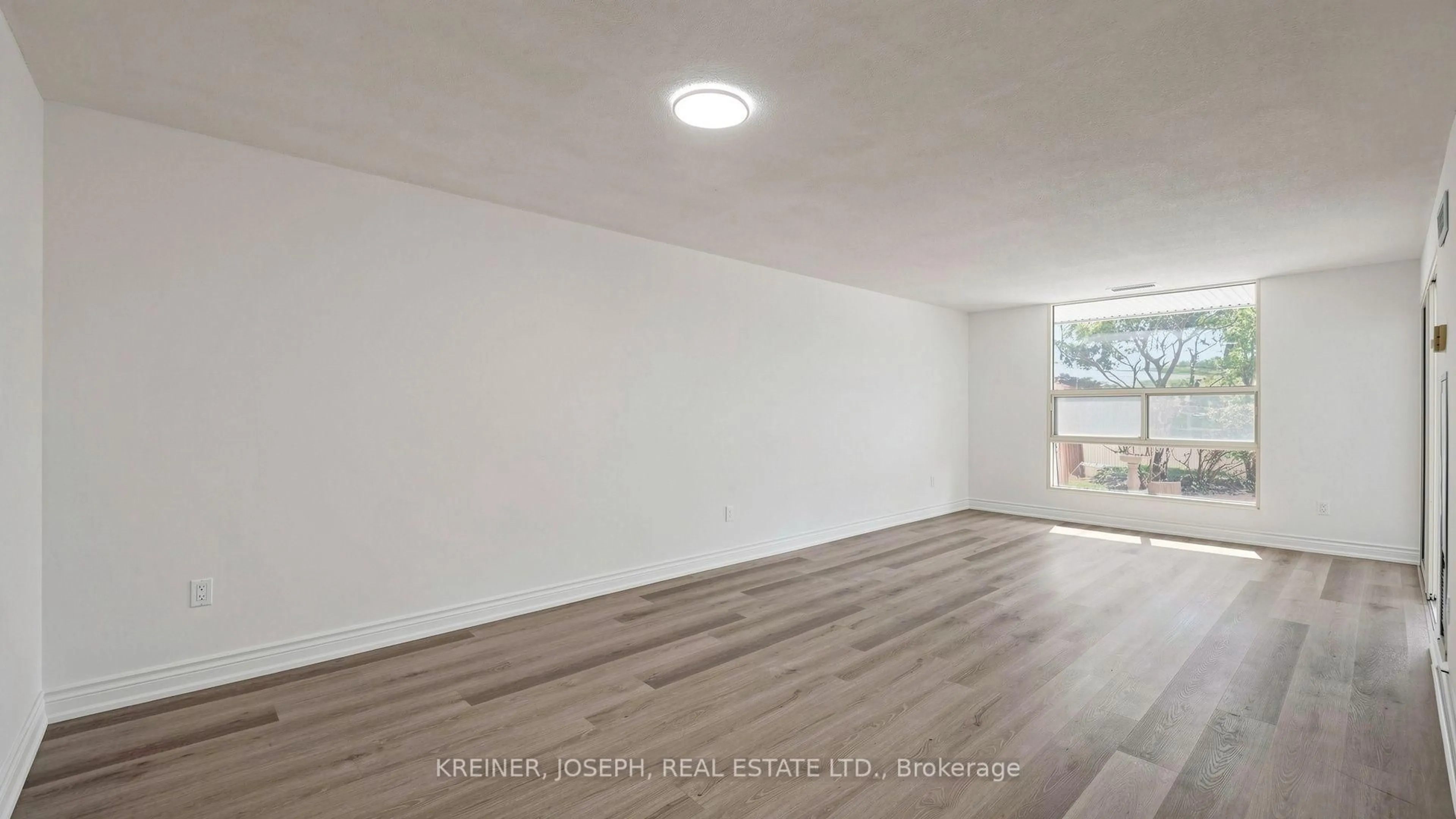 A pic of a room for 20 Harding Blvd #114, Richmond Hill Ontario L4C 9S4