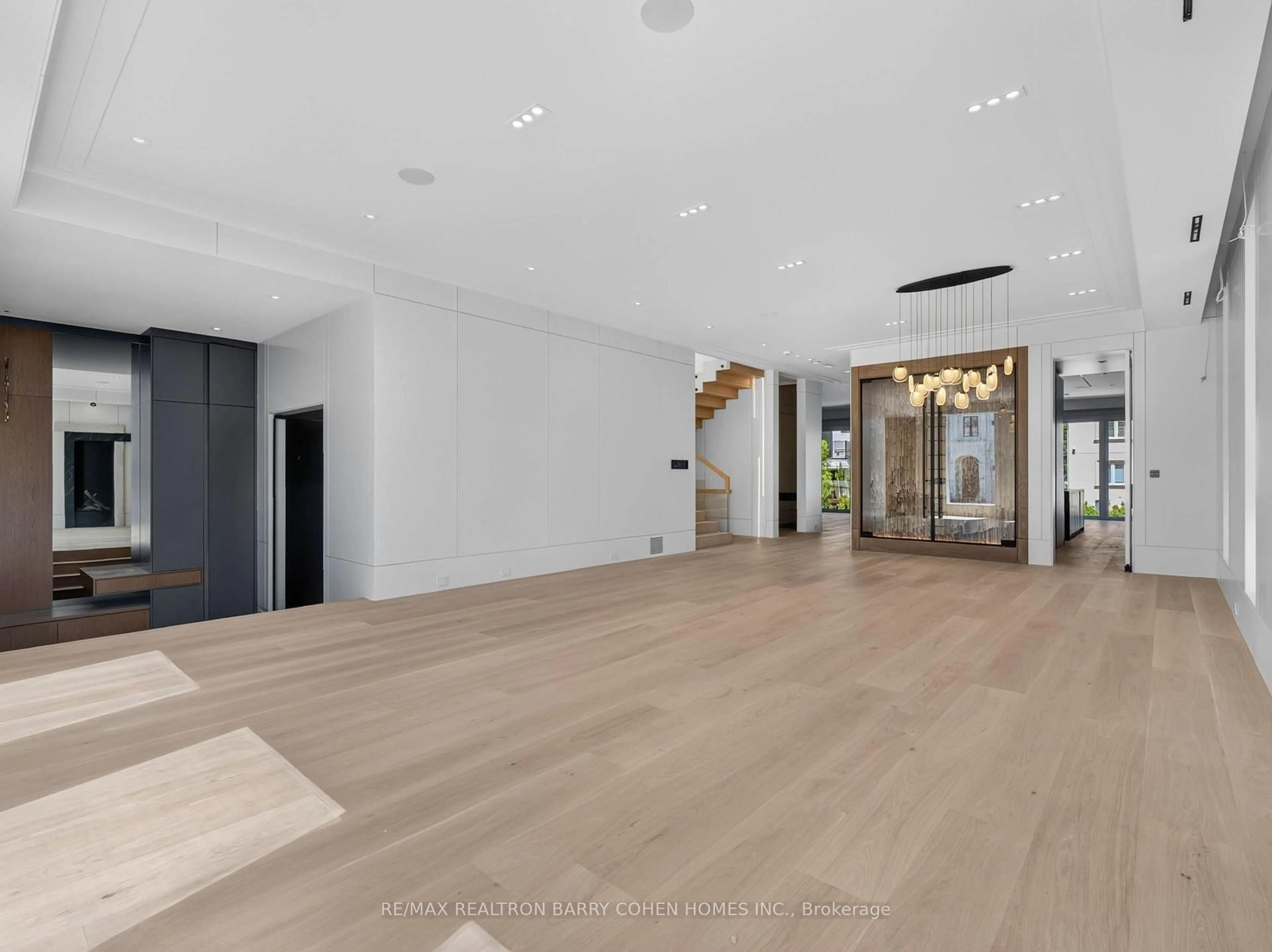 Indoor foyer for 26 Clinton Dr, Richmond Hill Ontario L4C 8E2