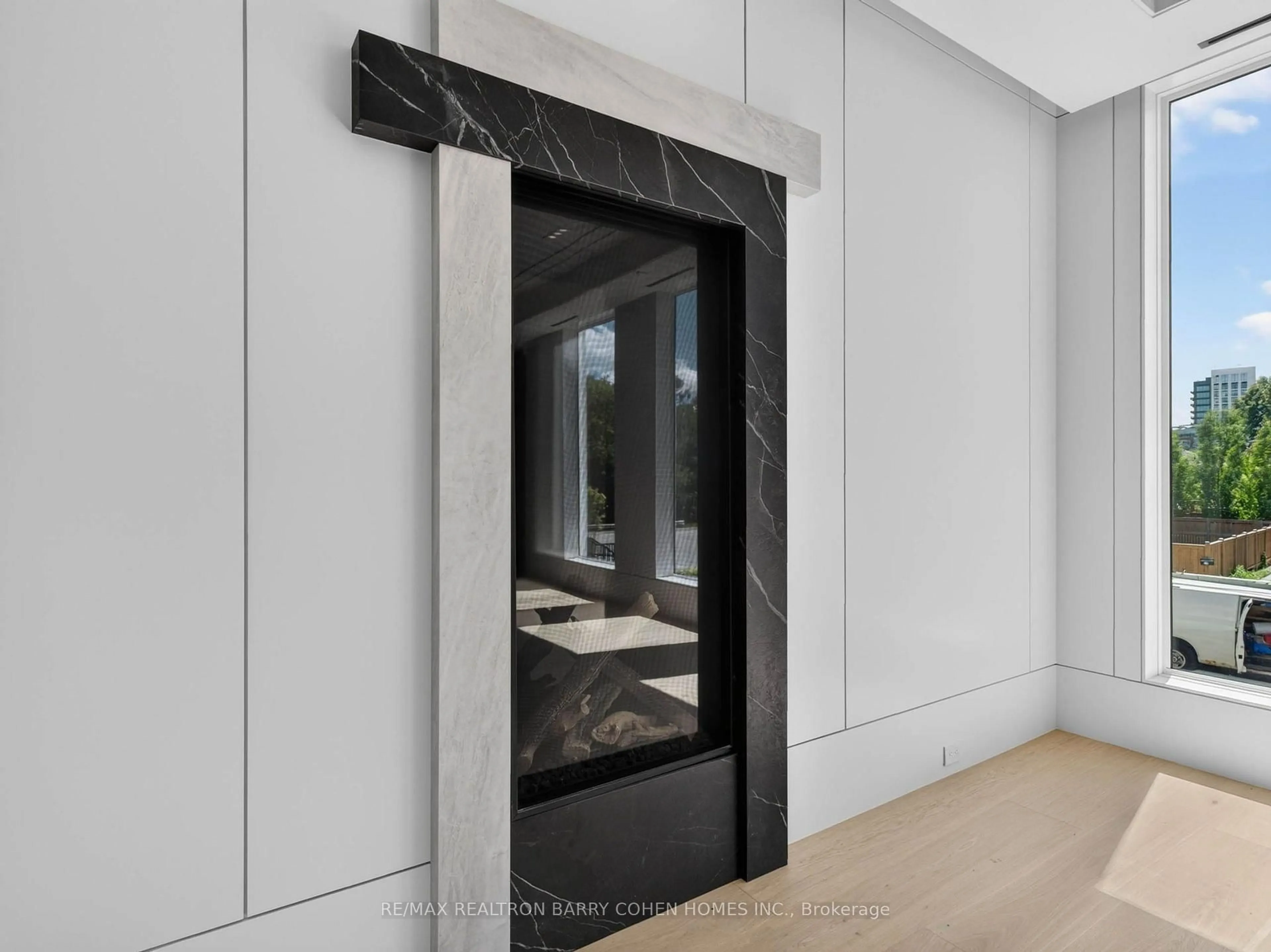 Indoor foyer for 26 Clinton Dr, Richmond Hill Ontario L4C 8E2
