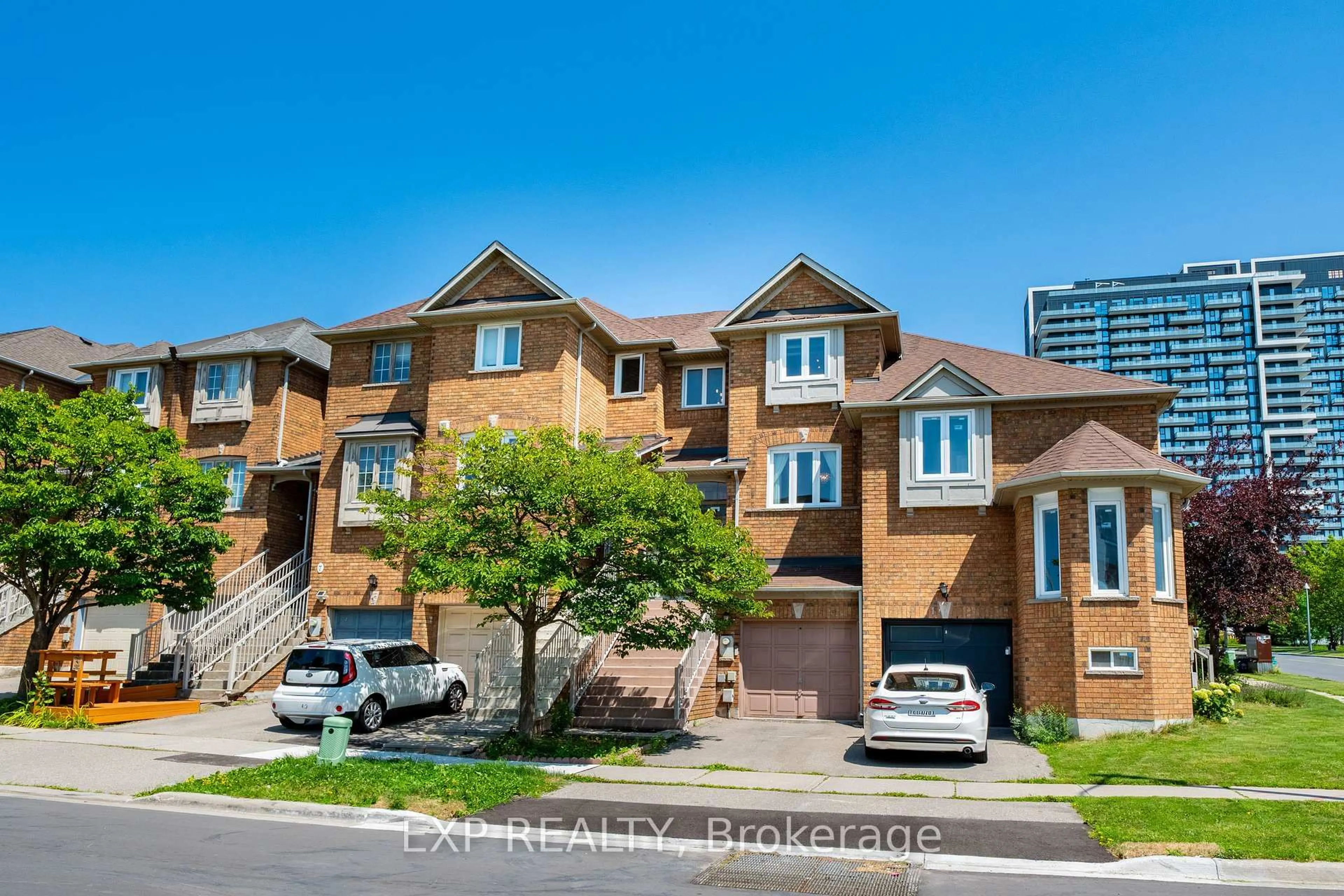 Home with brick exterior material, street for 3 Baffin Crt, Richmond Hill Ontario L4B 4J6