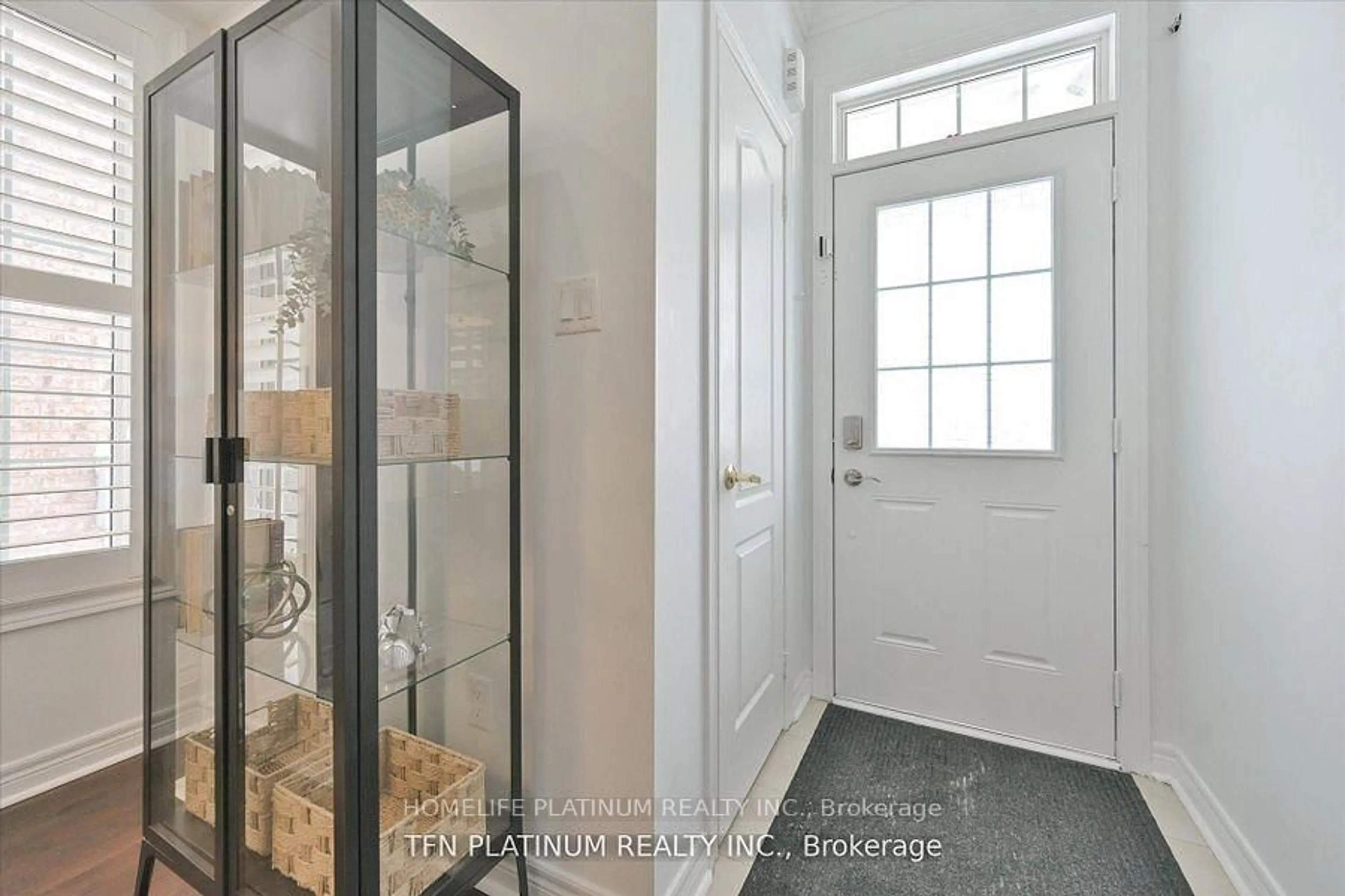 Indoor entryway for 29 Brown Lane, Whitchurch-Stouffville Ontario L4A 0V1
