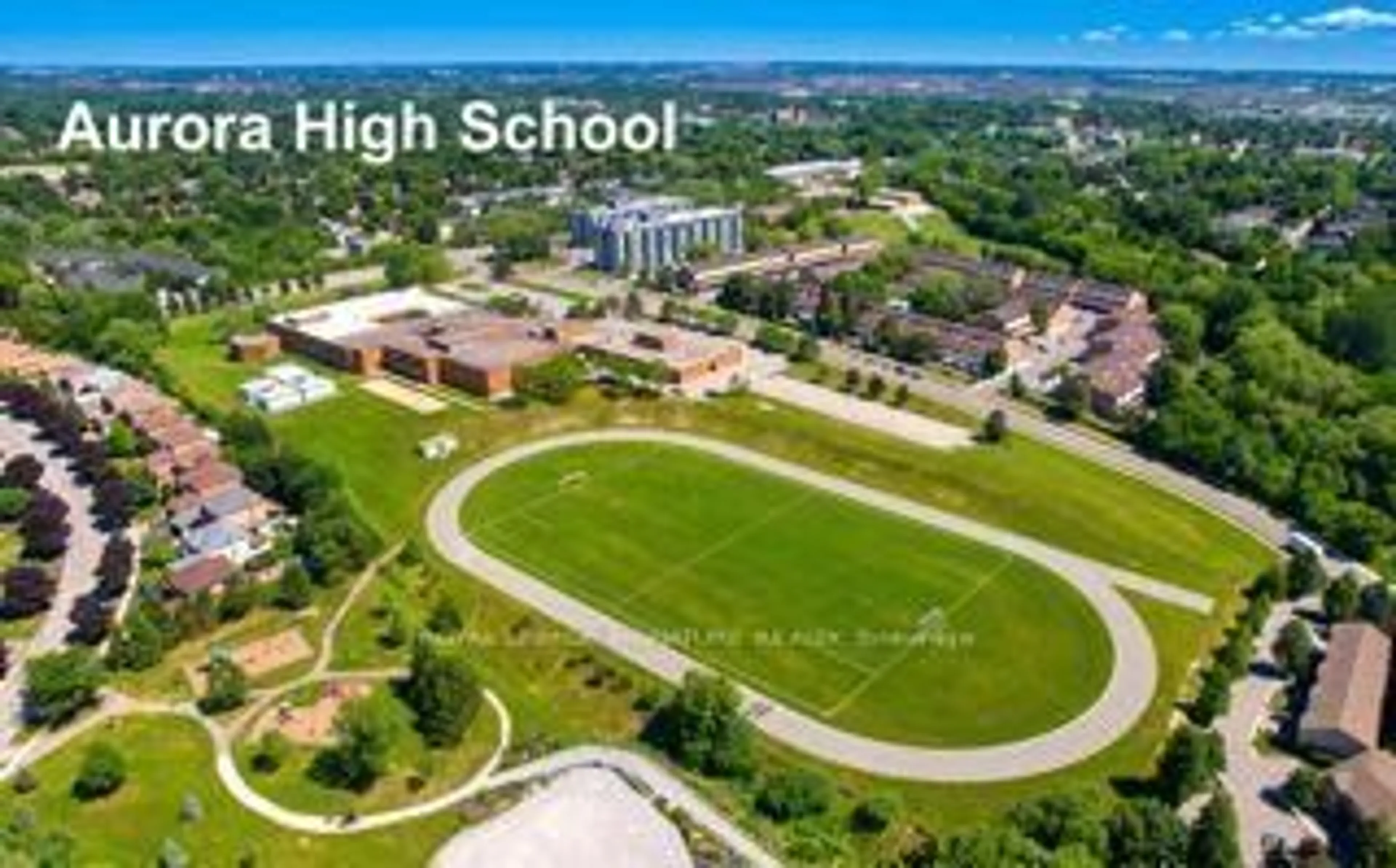 A pic from outside/outdoor area/front of a property/back of a property/a pic from drone, unknown for 85 Wellington St #204, Aurora Ontario L4G 2P2