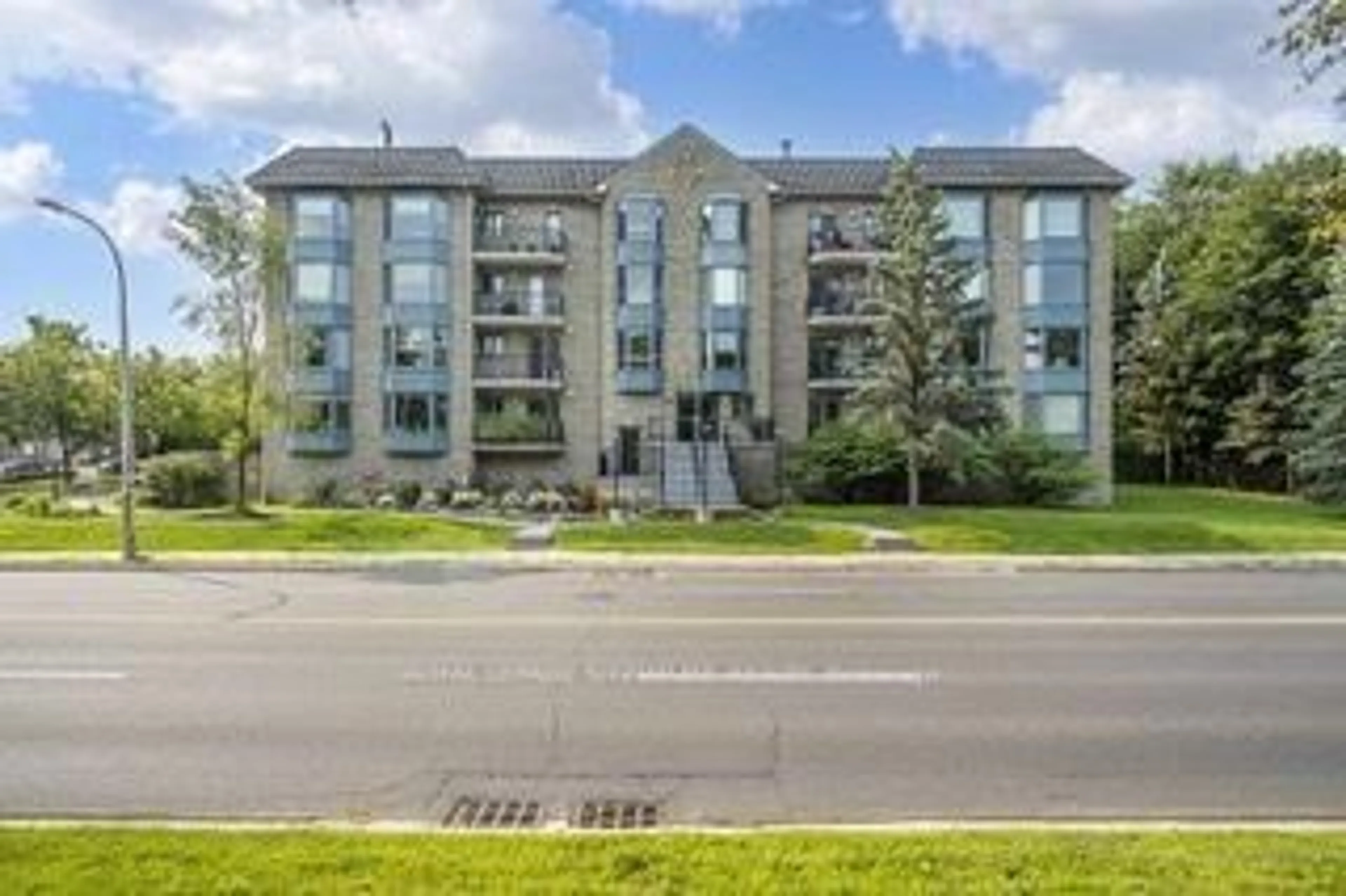A pic from outside/outdoor area/front of a property/back of a property/a pic from drone, building for 85 Wellington St #204, Aurora Ontario L4G 2P2