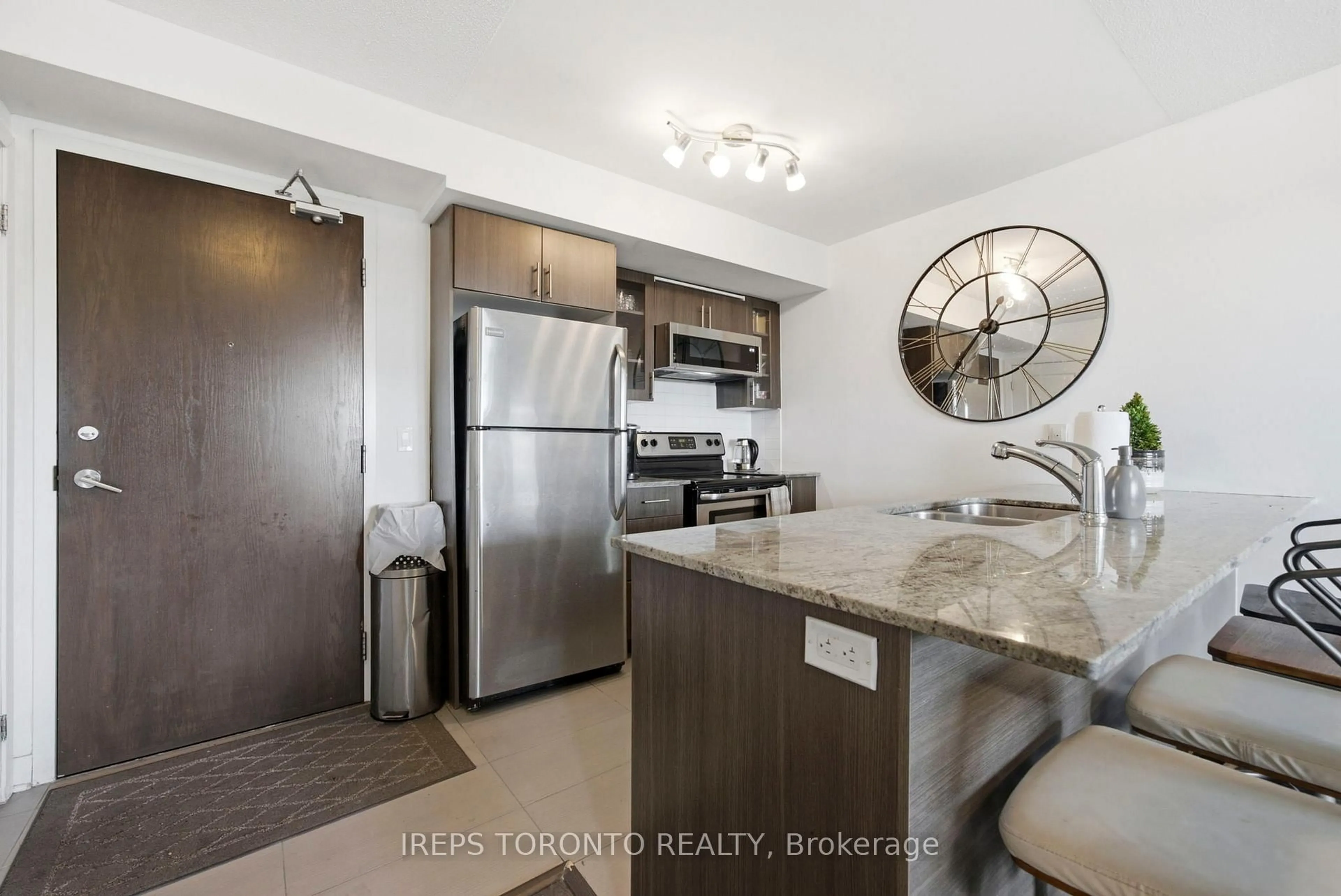 Standard kitchen, unknown for 75 Norman Bethune Ave #209, Richmond Hill Ontario L4B 0B6