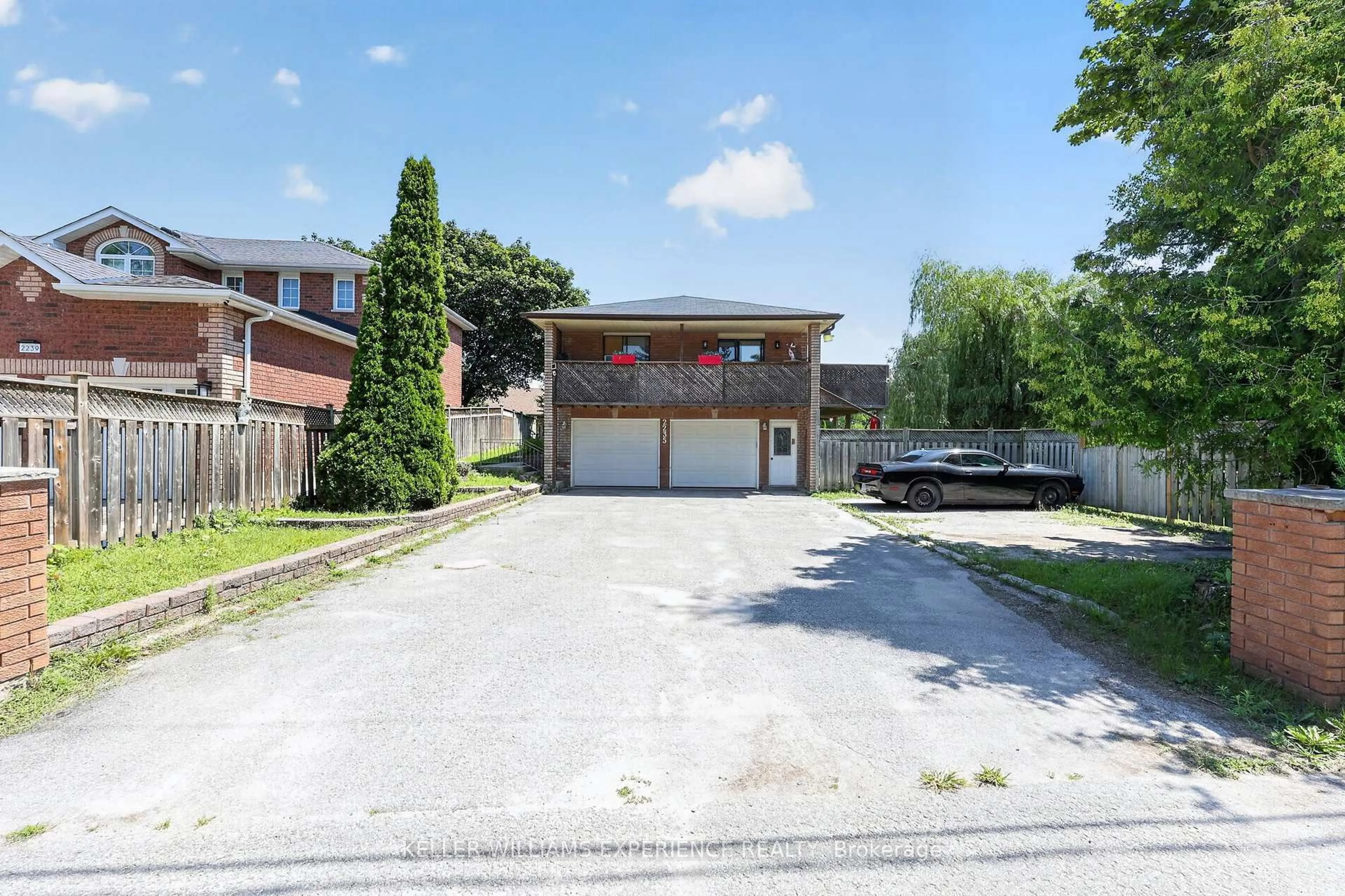 A pic from outside/outdoor area/front of a property/back of a property/a pic from drone, street for 2235 Adullam Ave, Innisfil Ontario L9S 2B2